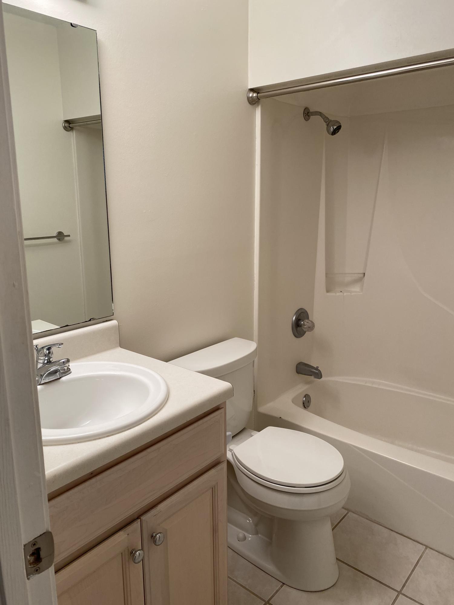 LAKESIDE CONDO AT BLUEWATER BAY - Residential Lease