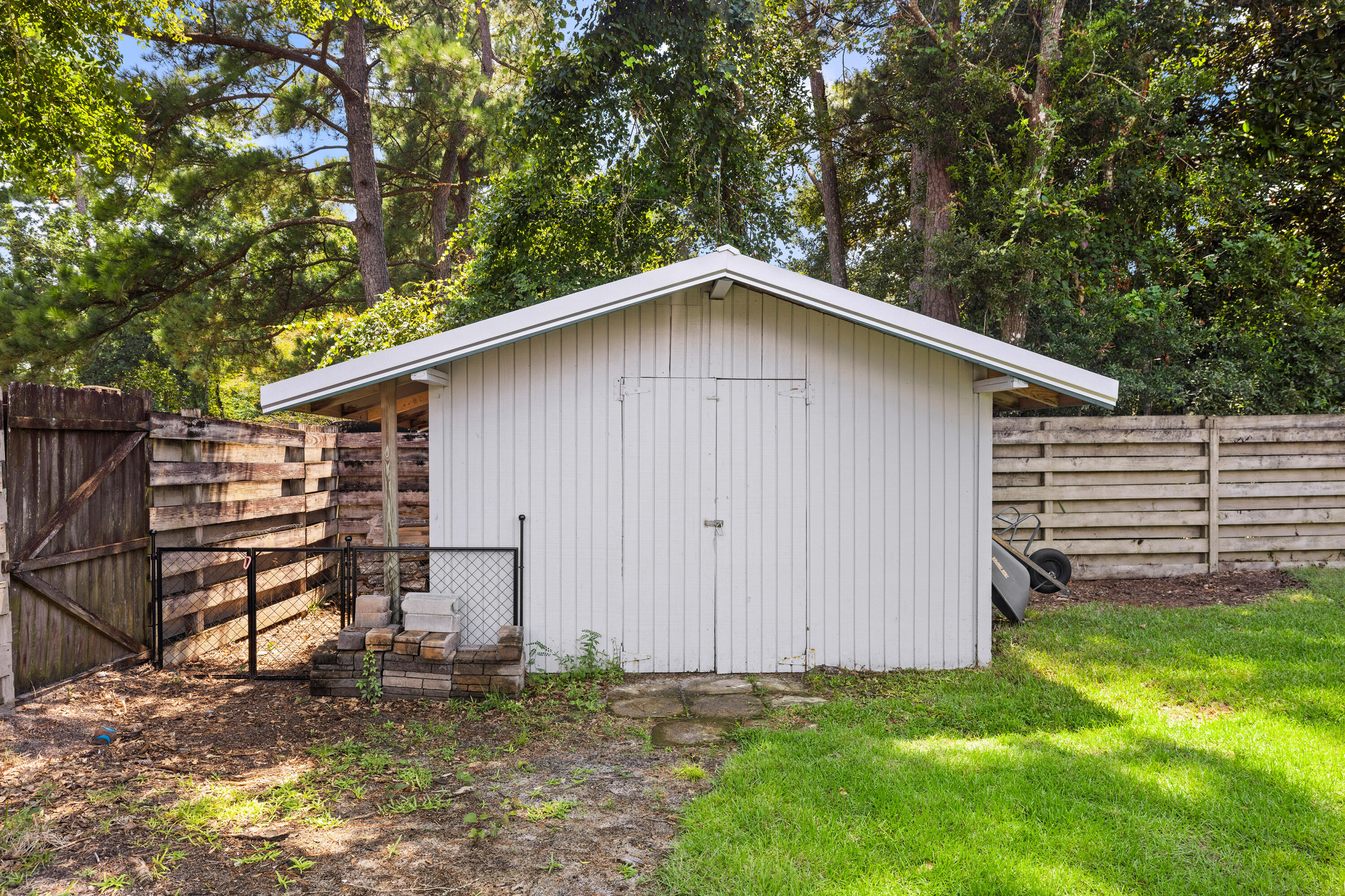 PINEWOOD ESTATES 2 - Residential