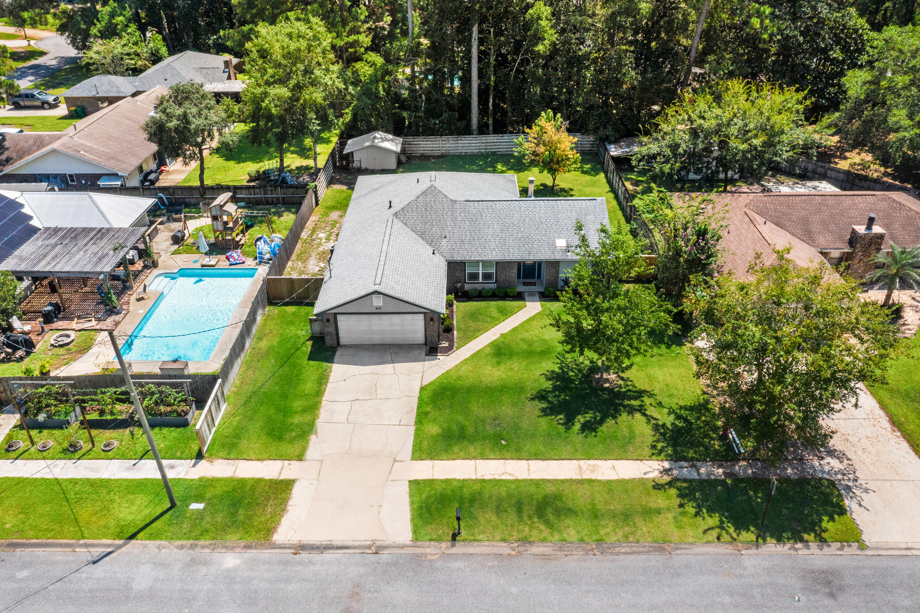 PINEWOOD ESTATES 2 - Residential