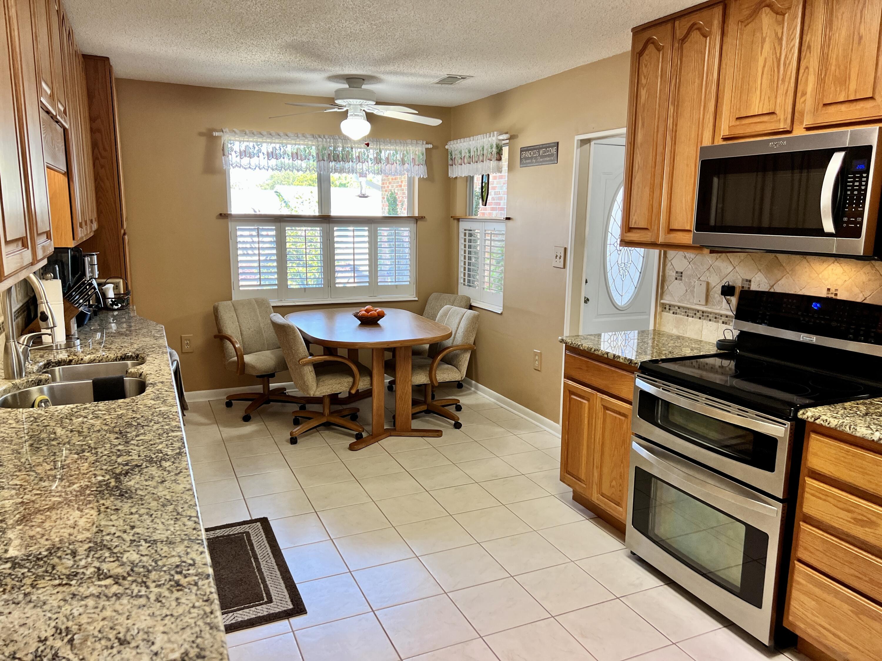 LAKE LORRAINE ESTATES - Residential