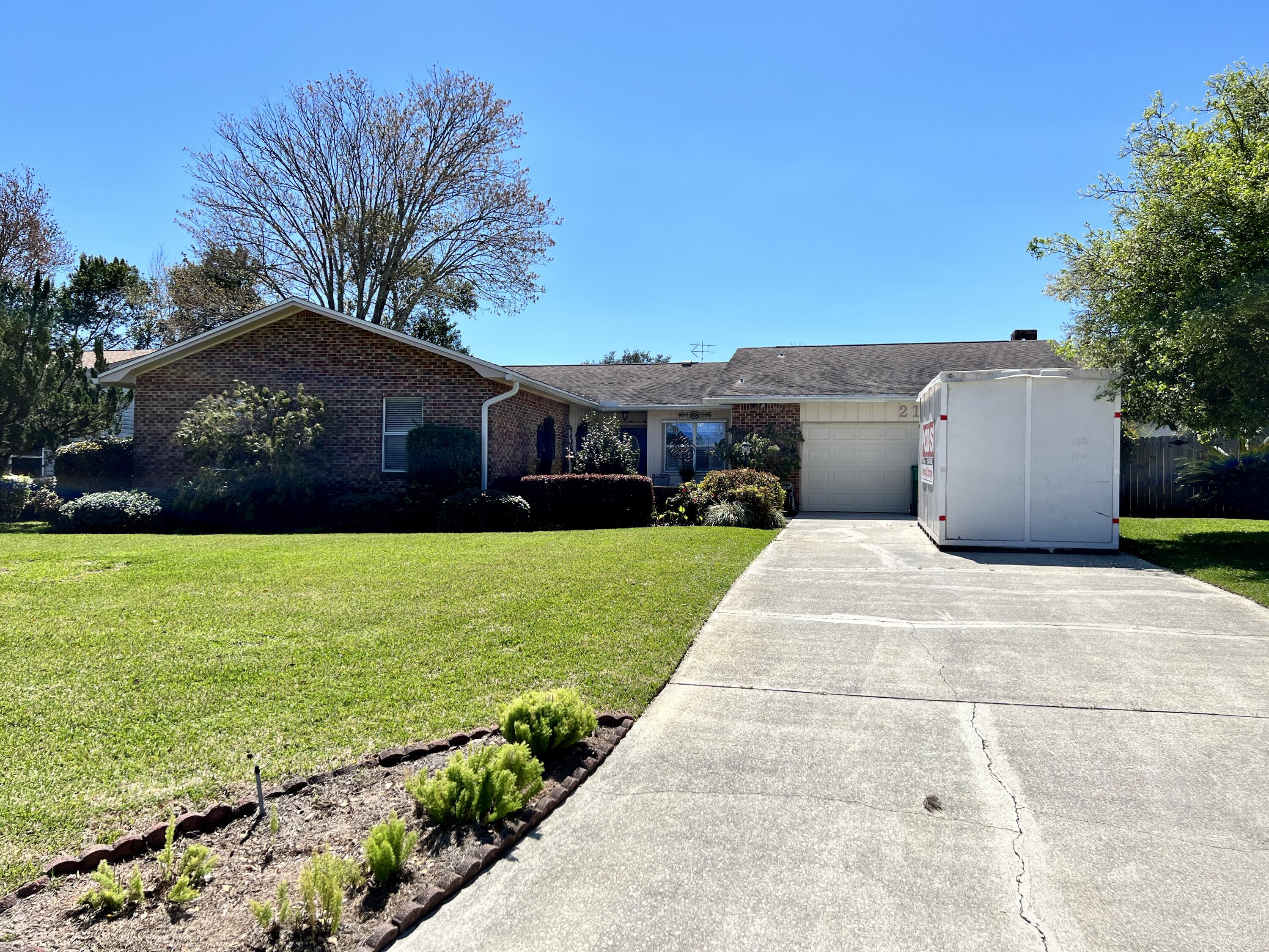 LAKE LORRAINE ESTATES - Residential