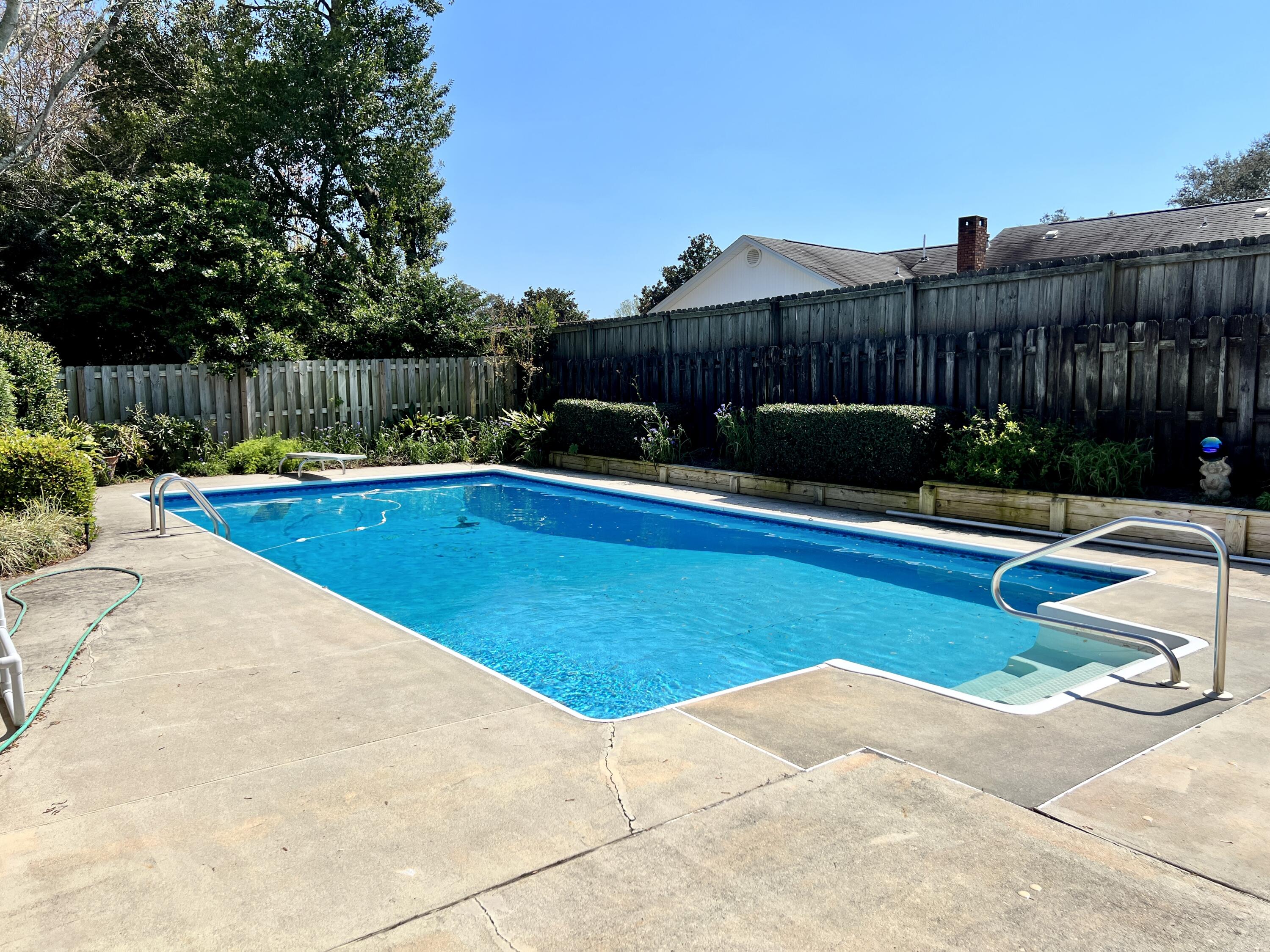 LAKE LORRAINE ESTATES - Residential