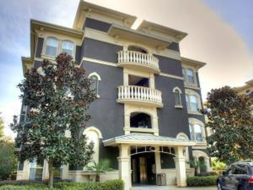 Absolutely beautiful, rental ready, furnished home with a deeded beach access and located in the heart of Seagrove. Sleeps eight and is located conveniently along 30A with a walking/bike path and the best restaurants and shopping. Point Washington State Park is just behind the condo with trails to walk or ride. It is also located mid way between Seaside (1.5 miles) and Alys Beach, The Hub and Rosemary Beach on 30A.