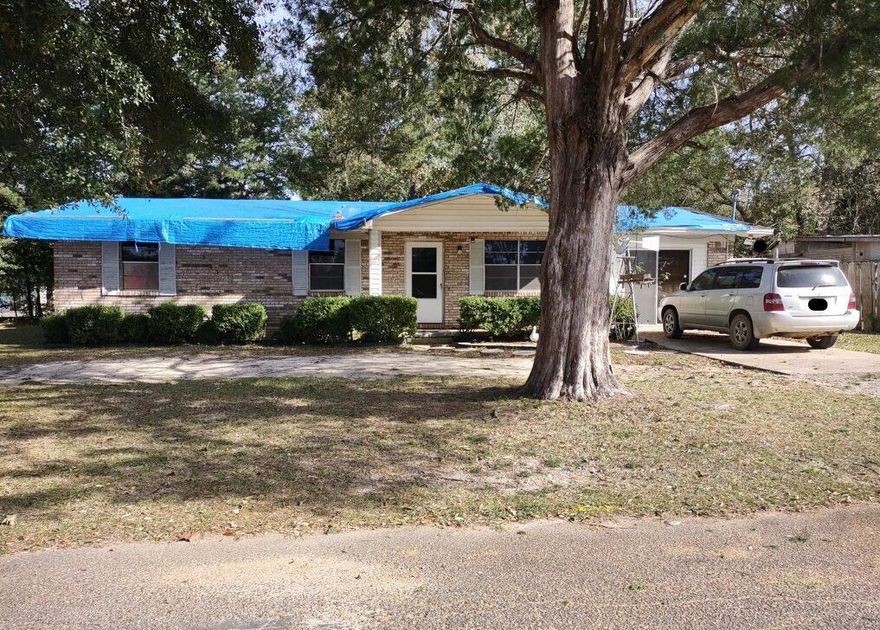 This REO home is being sold occupied and strictly as is. Located in the heart of Chipley and close to I-10 and other amenities. Built in 1973, this 3 bedroom 1.5 bath home is located on a corner lot, with lots of potential. Cash sale only. DO NOT DISTURB OCCUPANTS.