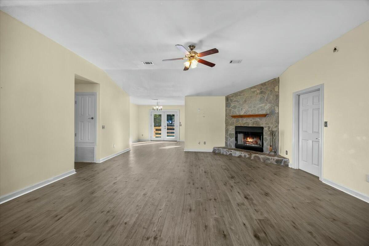 NAVARRE S/D 2ND ADDN - Residential