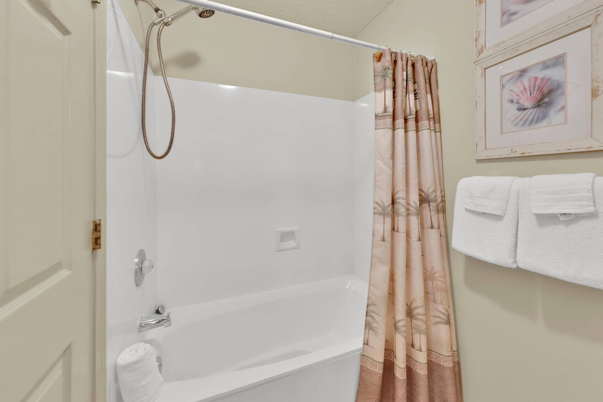 MARAVILLA CONDO 4 - Residential