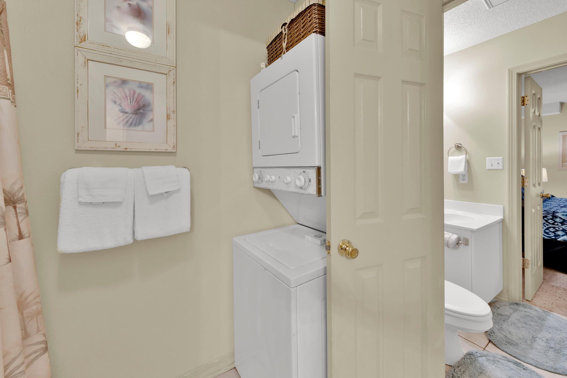 MARAVILLA CONDO 4 - Residential