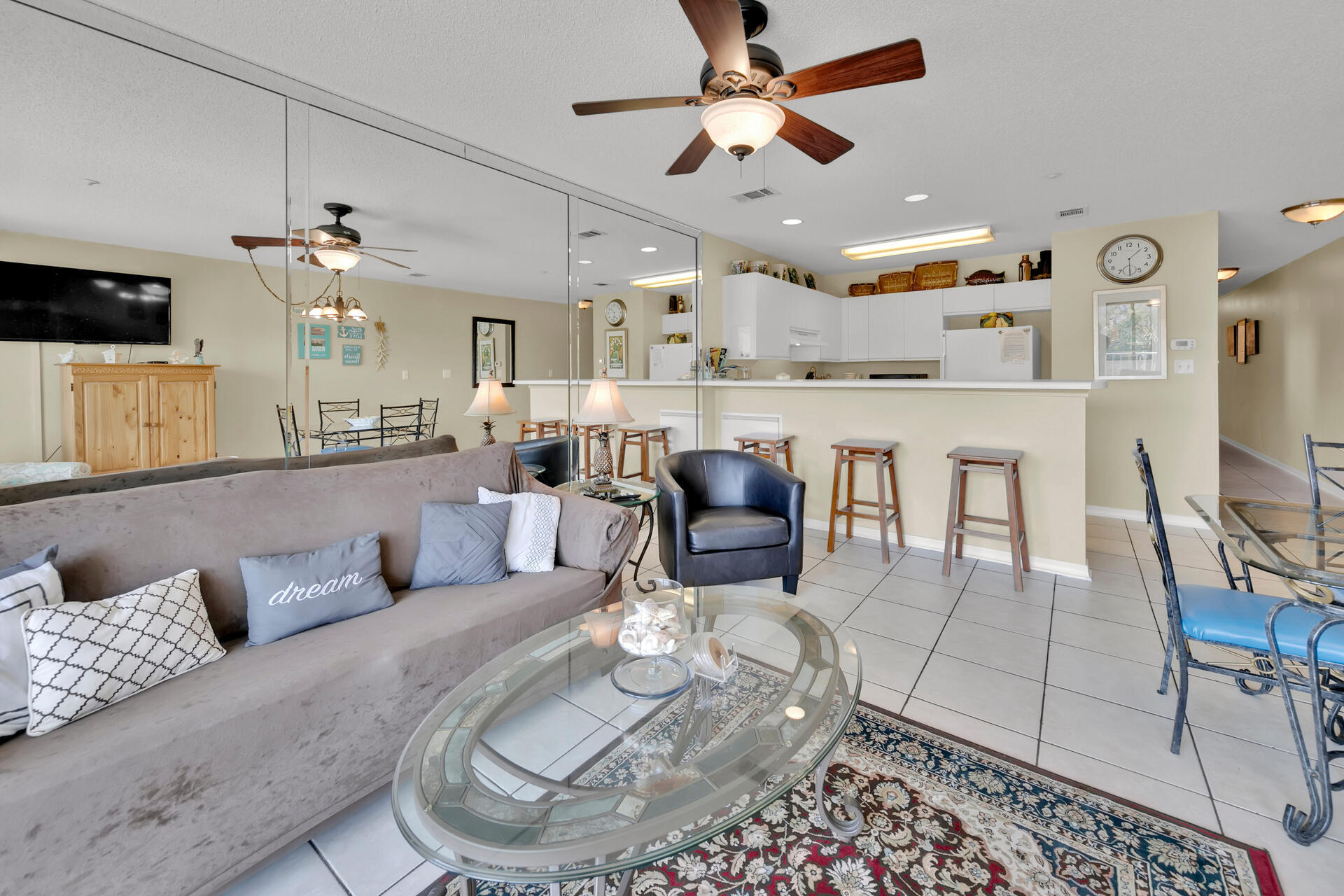 MARAVILLA CONDO 4 - Residential