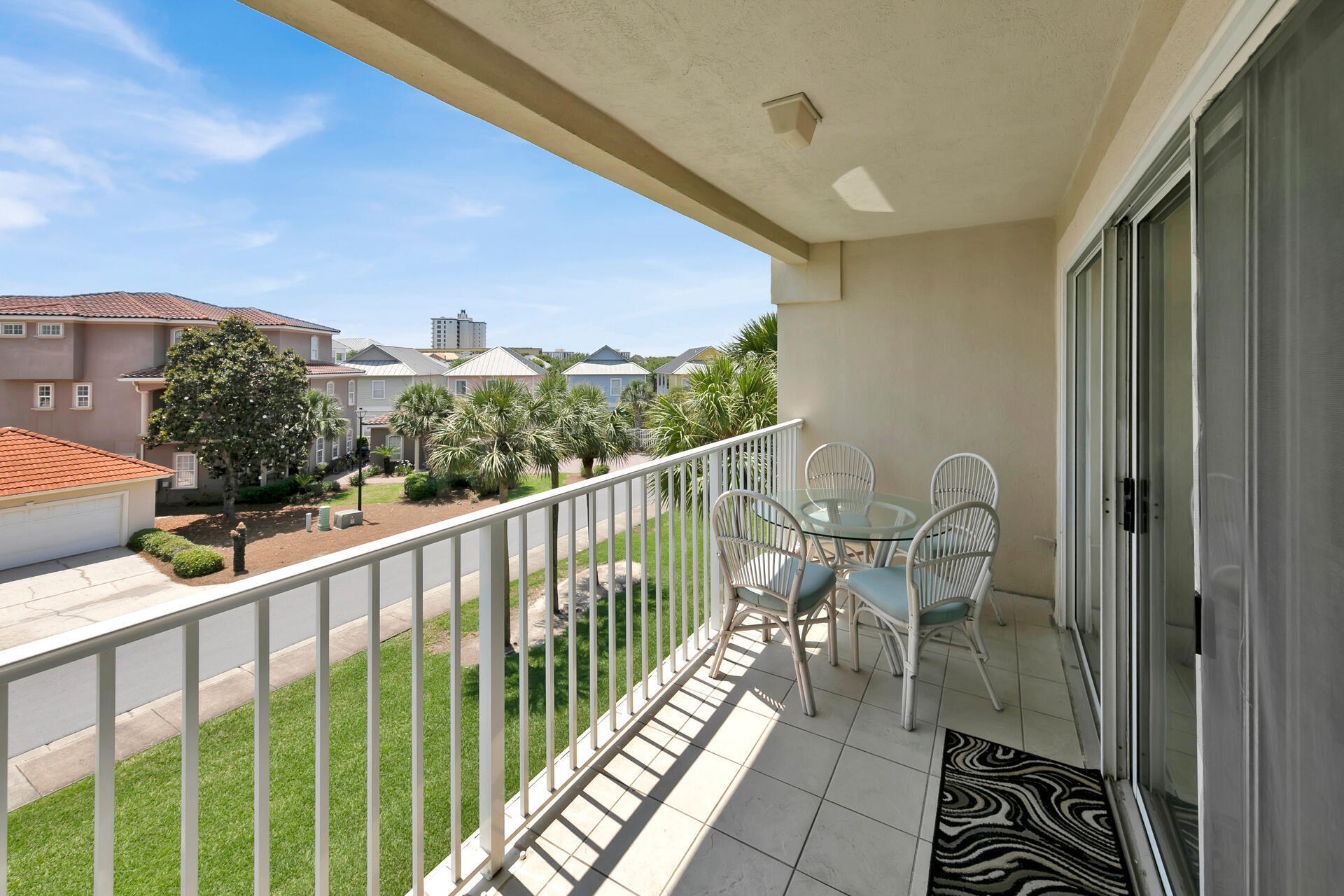 MARAVILLA CONDO 4 - Residential