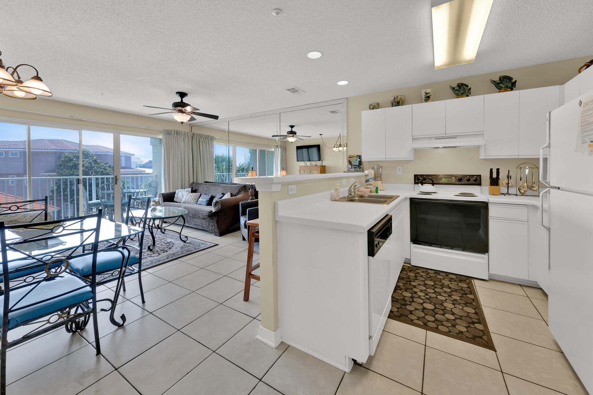 MARAVILLA CONDO 4 - Residential