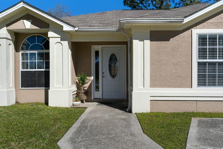 Welcome to this beautifully remodeled 3-bedroom, 2-bathroom home, nestled in a quiet cul-de-sac in Panama City Beach. Renovated just 2 years ago, it features waterproof laminate flooring with a modern kitchen with stainless steel appliances, Quartz countertops, and a full tile backsplash. The updated bathrooms boast new vanities and fully tiled showers, while the living area offers a cozy fireplace and access to a spacious patio. Located minutes from the beach and close to attractions like Pier Park, Publix, and more, this home is your perfect beachside retreat.