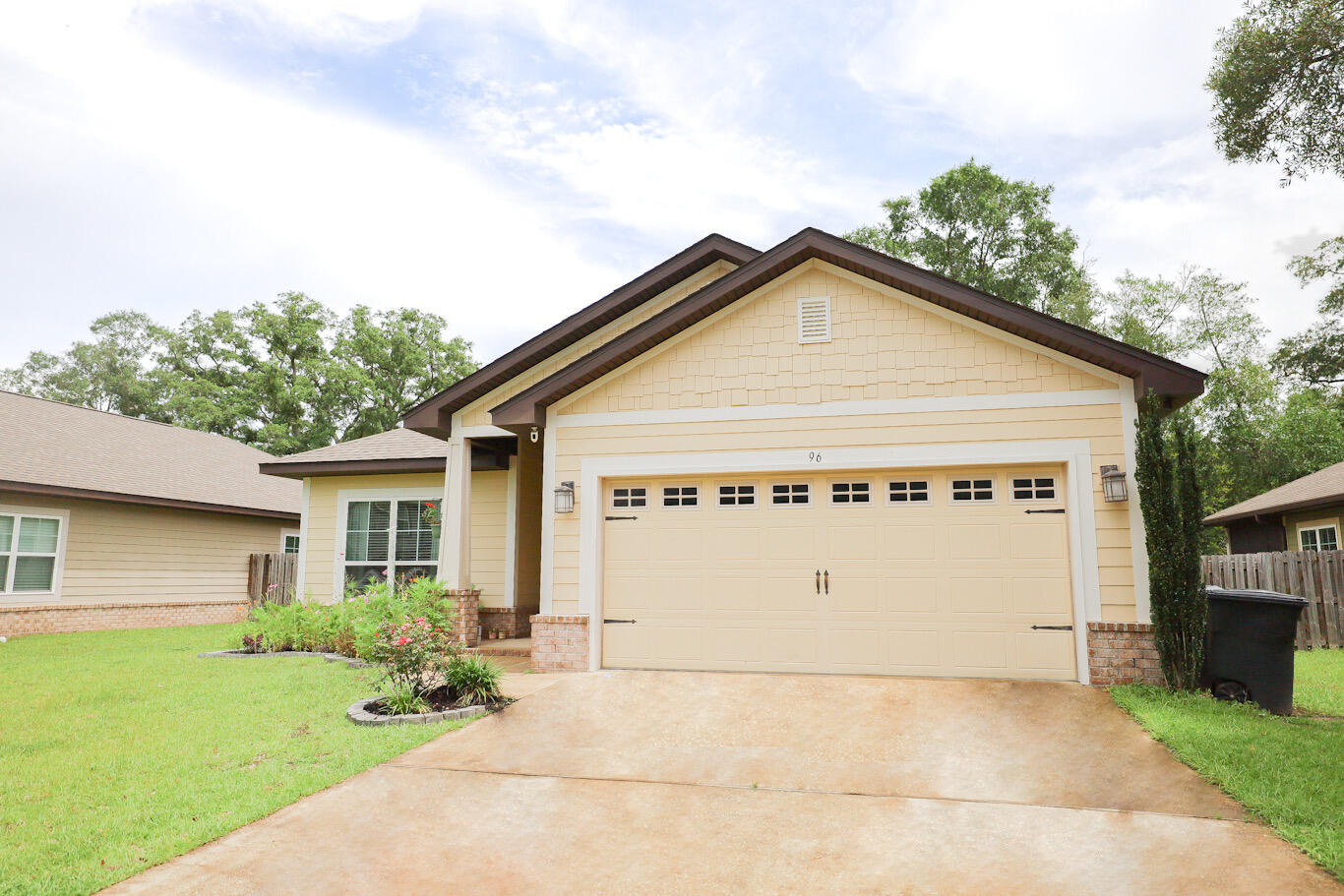 An open floor plan home with split bedrooms, and 9ft ceilings! The kitchen includes granite countertops & subway tile backsplash, as well as a breakfast nook & extra large pantry. A breakfast bar looks out over the living room & formal dining room. Tray ceilings in the large master suite that include a tiled shower w/ pebble floor, & granite top double vanity. Relax with your morning coffee on the screened-in patio while the kids play in the fenced yard! Conveniently located in the Canopies of Freeport with just over 1 mile to Publix, less than 4 miles to Freeport schools, 6 miles to Grady Brown Park & boat launch, & just 14 miles to Florida's most beautiful beaches!The neighborhood enjoys a community playground & pool with low HOA fees.Sellers are replacing carpet or offering a credit!