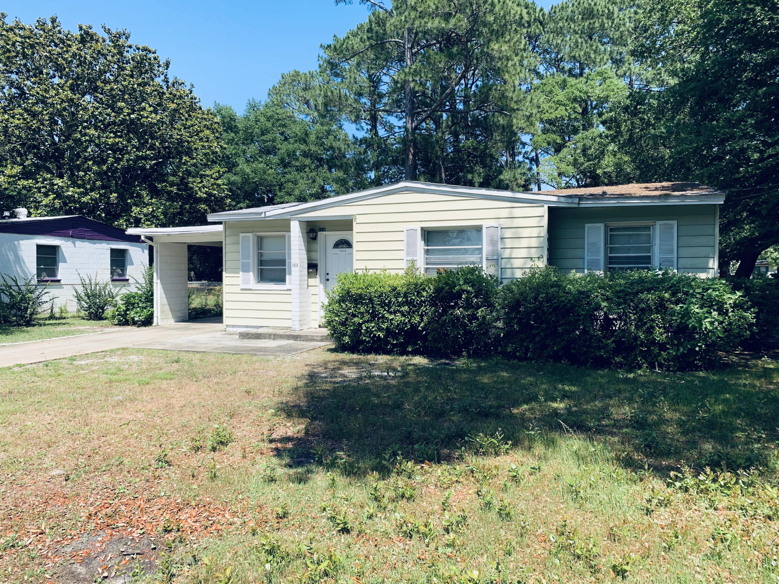 SEABREEZE ADD #2 LOT 5 BLK E - Residential