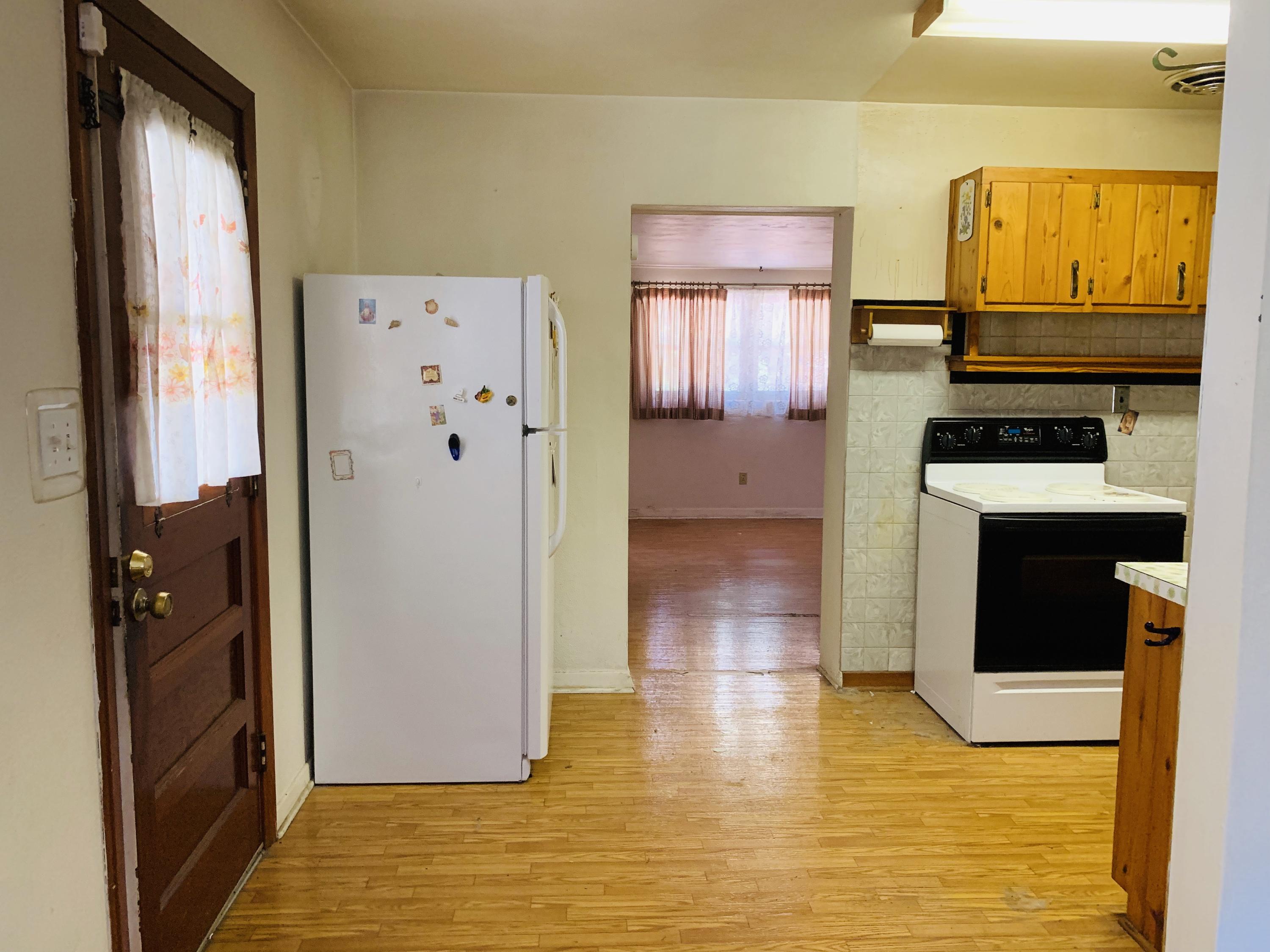 SEABREEZE ADD #2 LOT 5 BLK E - Residential