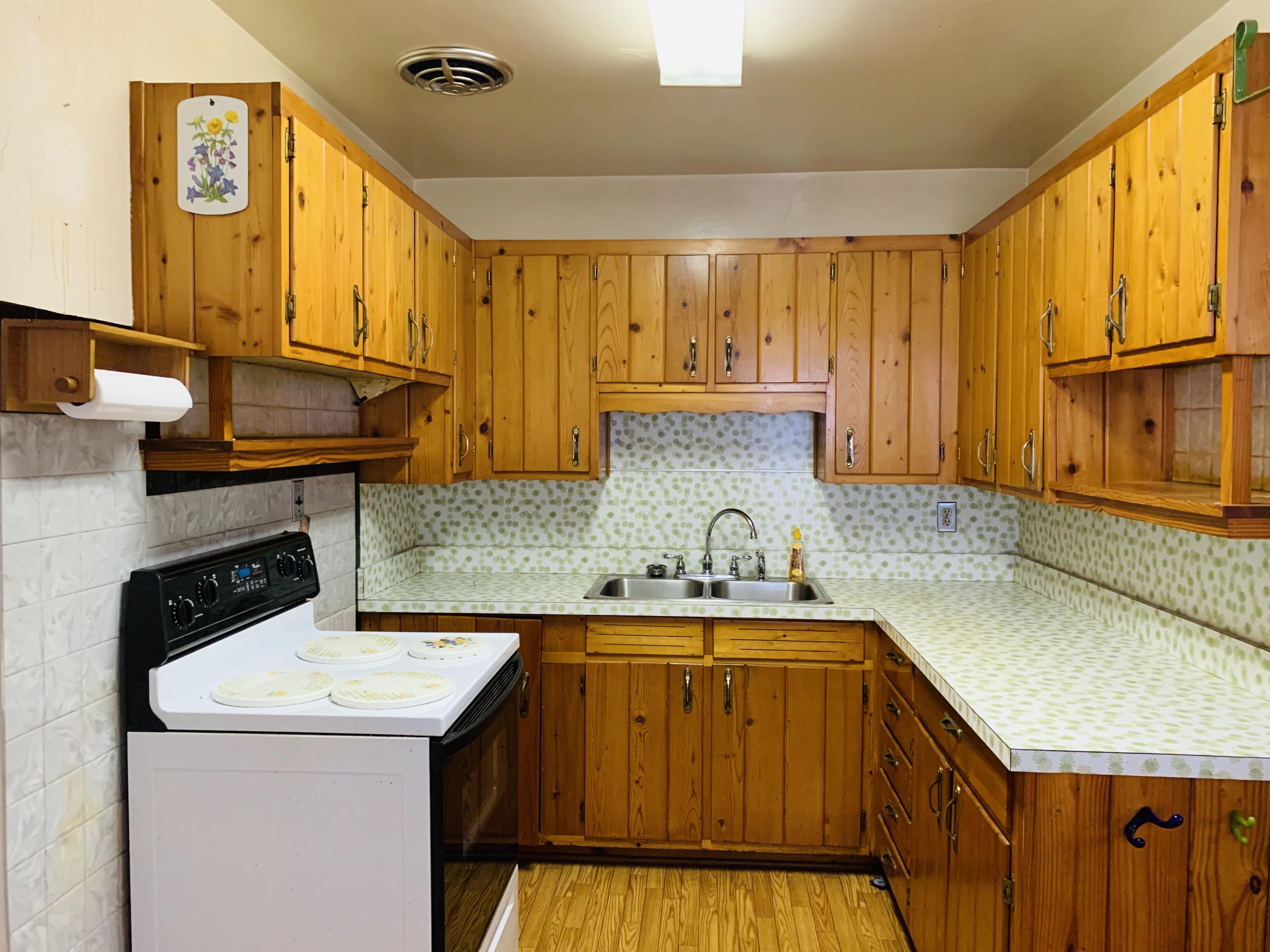 SEABREEZE ADD #2 LOT 5 BLK E - Residential