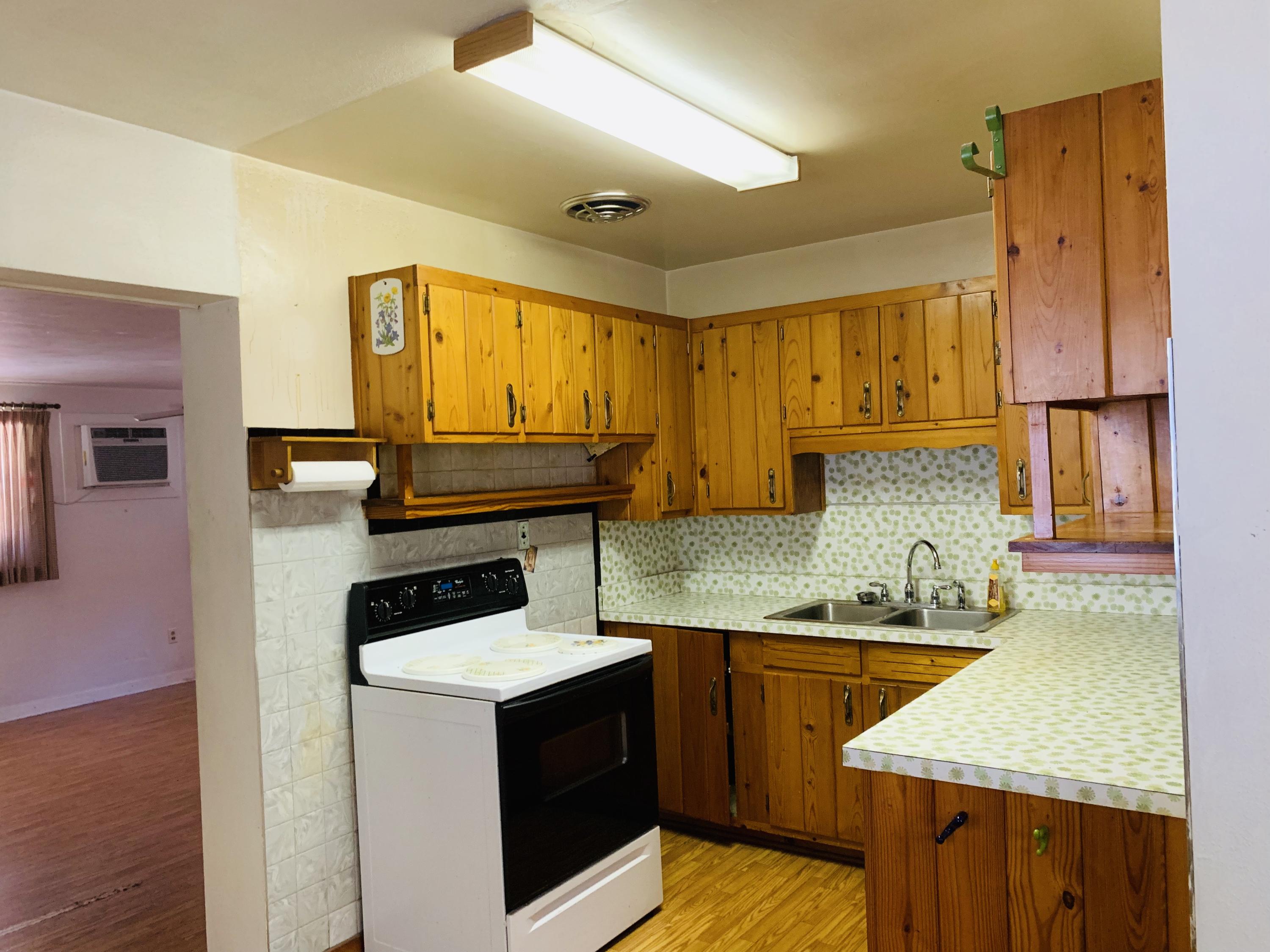 SEABREEZE ADD #2 LOT 5 BLK E - Residential