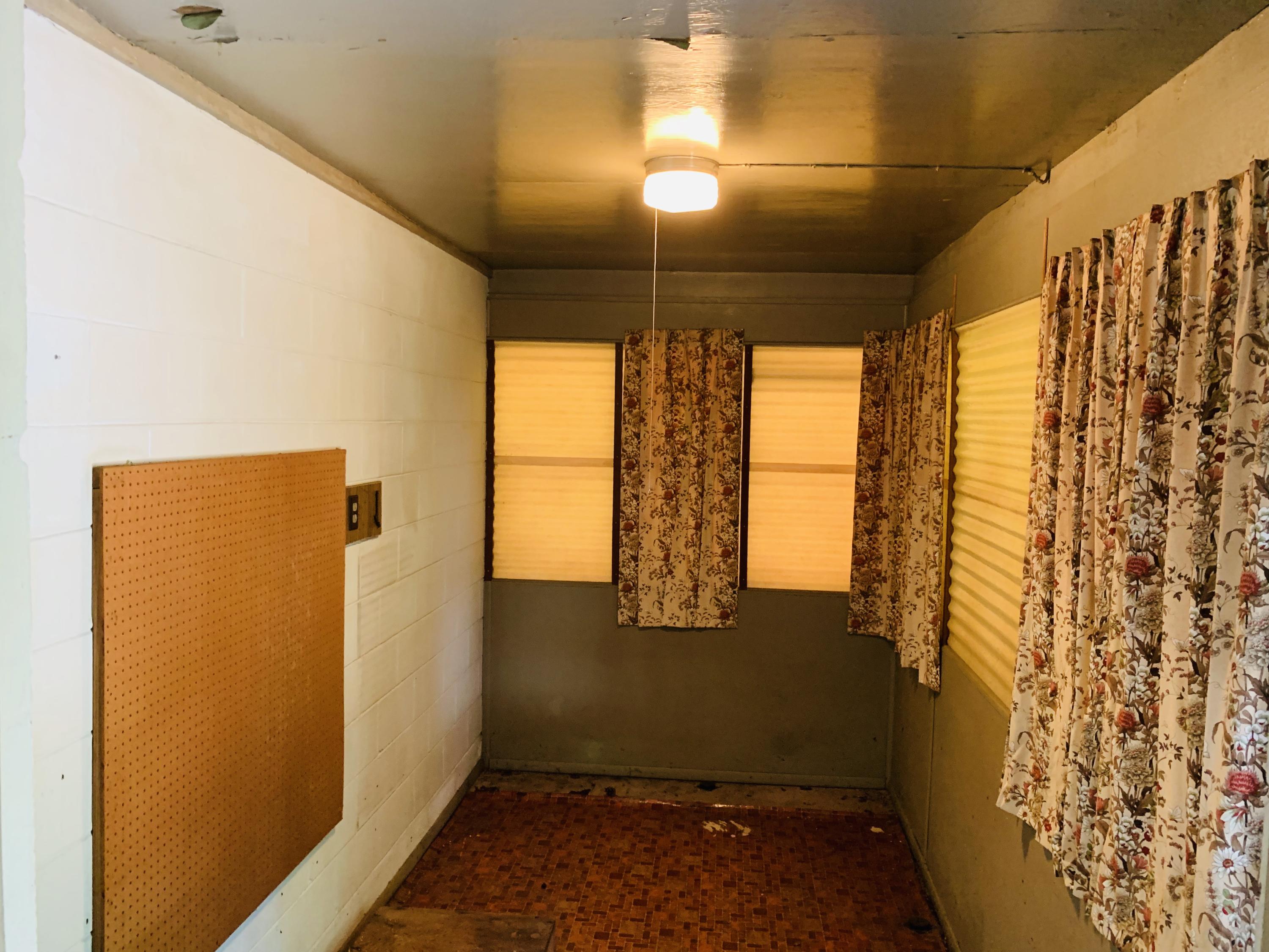 SEABREEZE ADD #2 LOT 5 BLK E - Residential