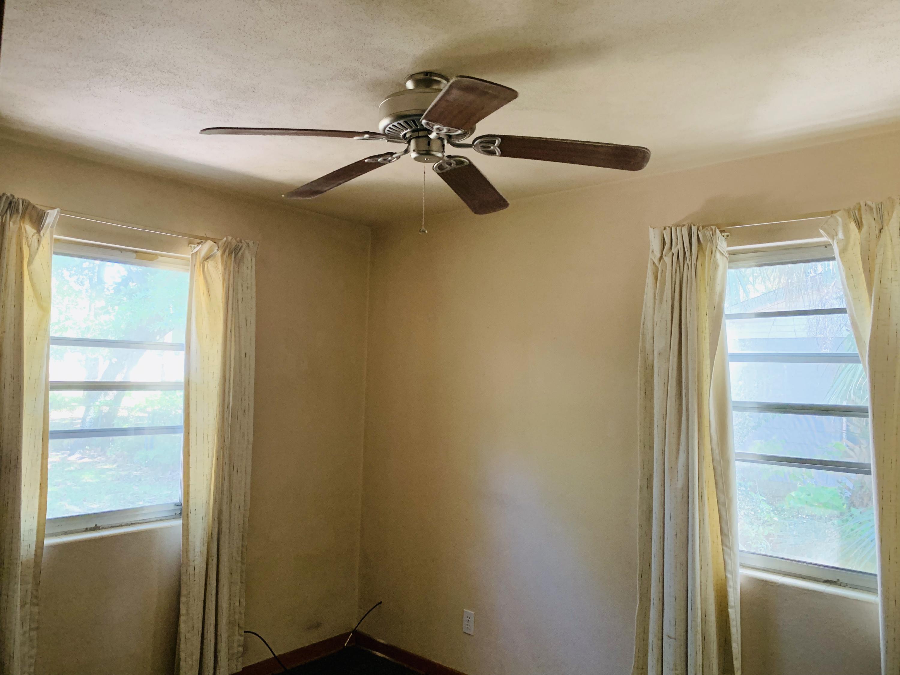 SEABREEZE ADD #2 LOT 5 BLK E - Residential