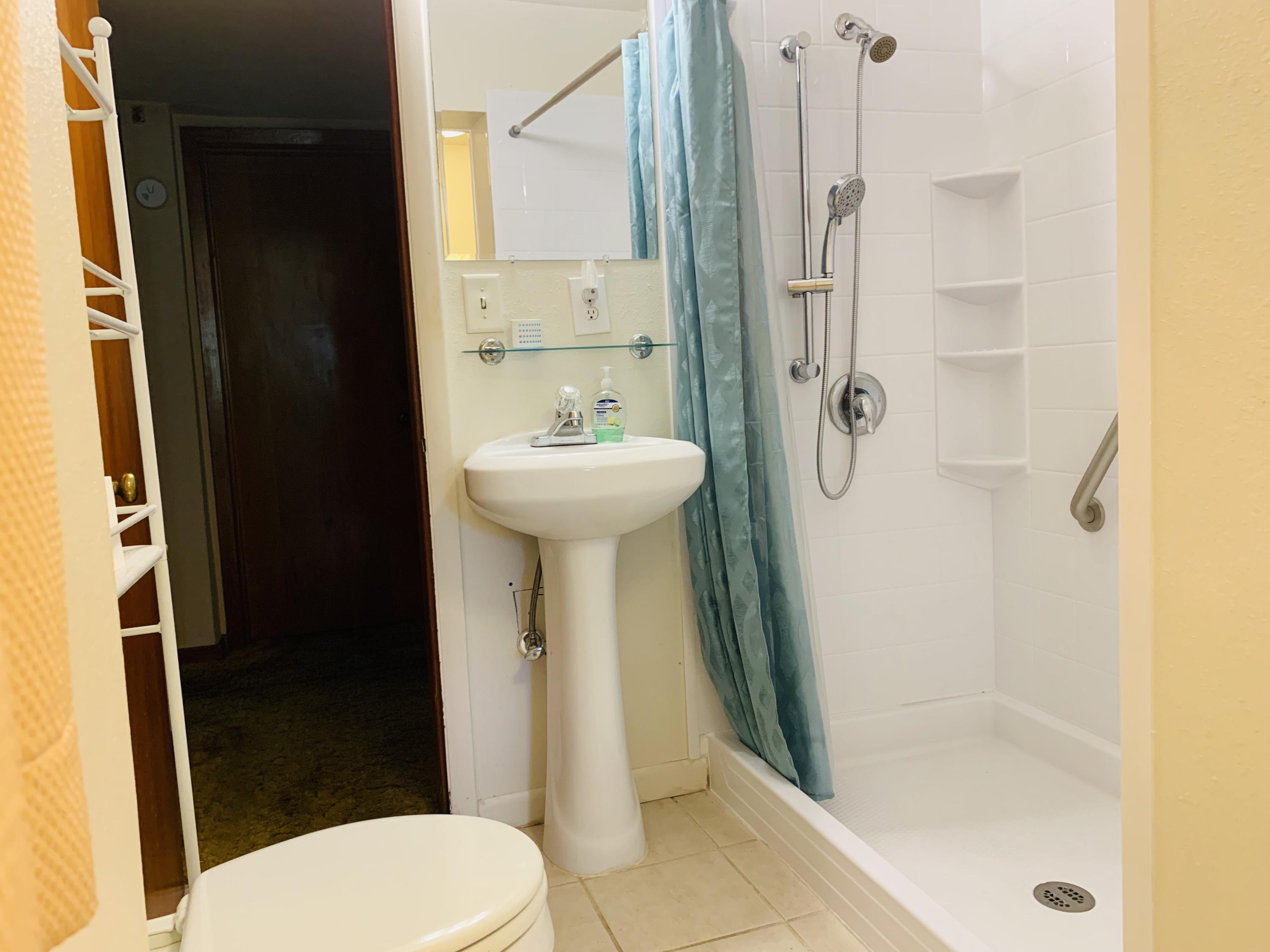 SEABREEZE ADD #2 LOT 5 BLK E - Residential