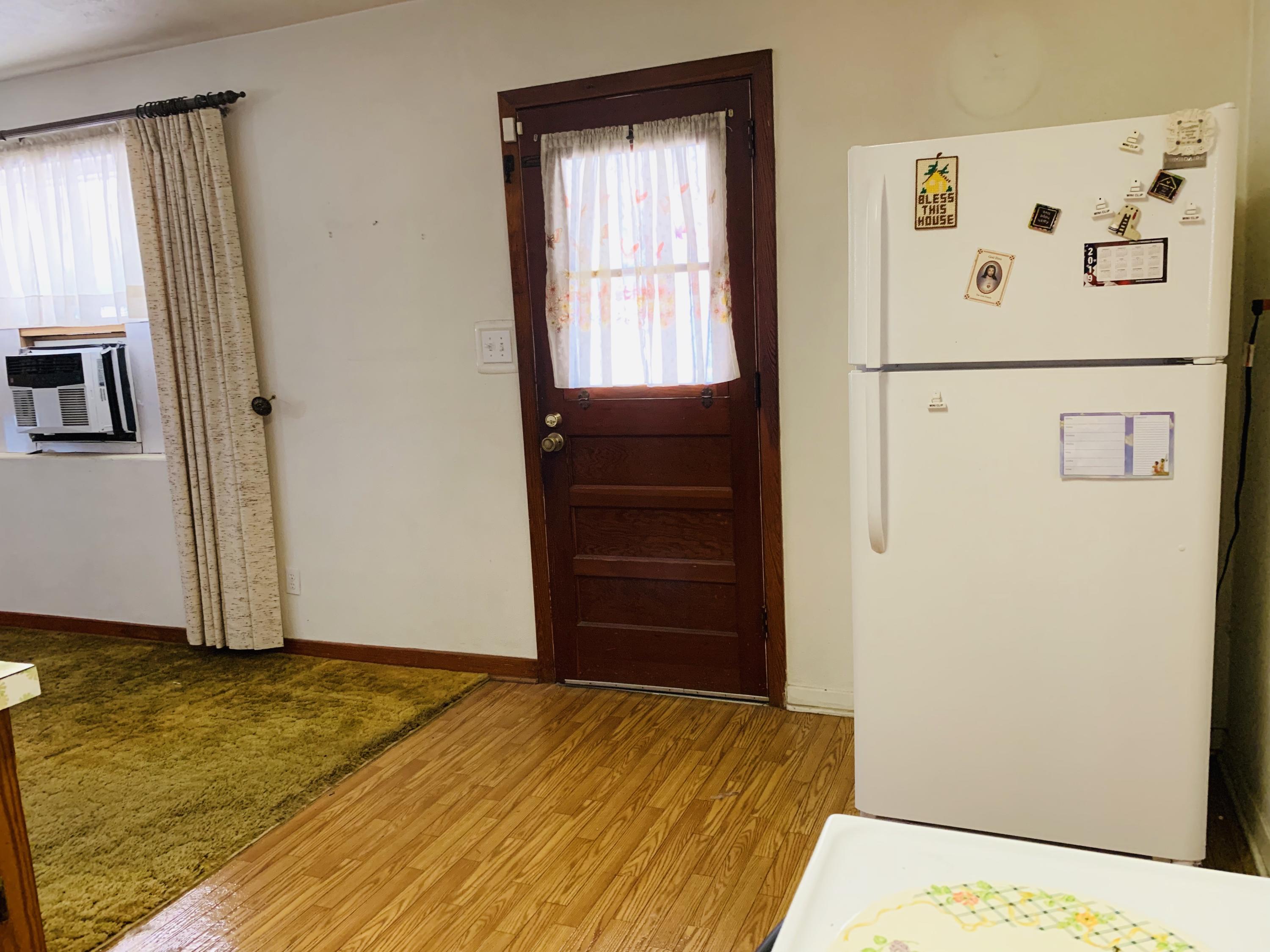 SEABREEZE ADD #2 LOT 5 BLK E - Residential