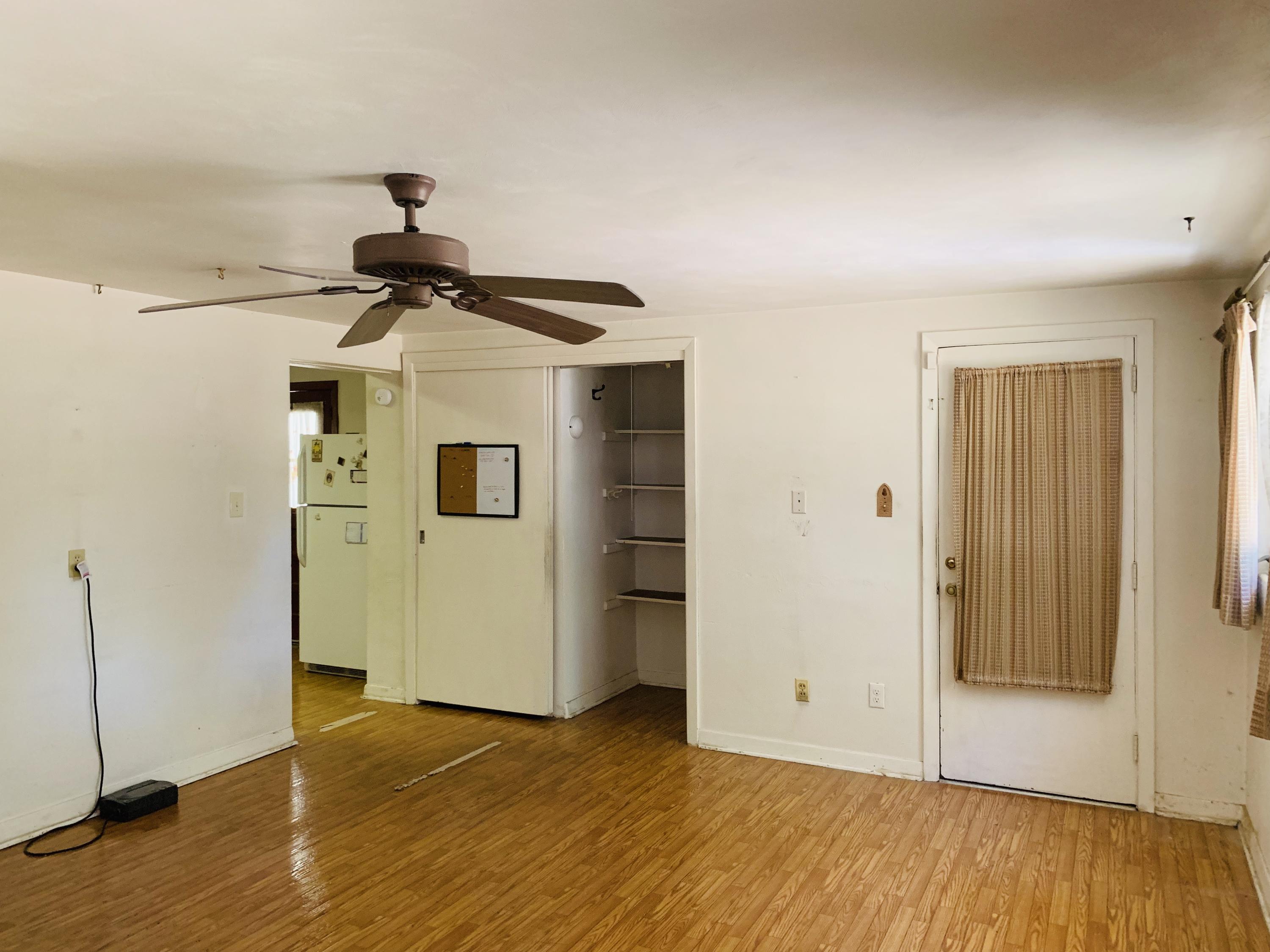 SEABREEZE ADD #2 LOT 5 BLK E - Residential