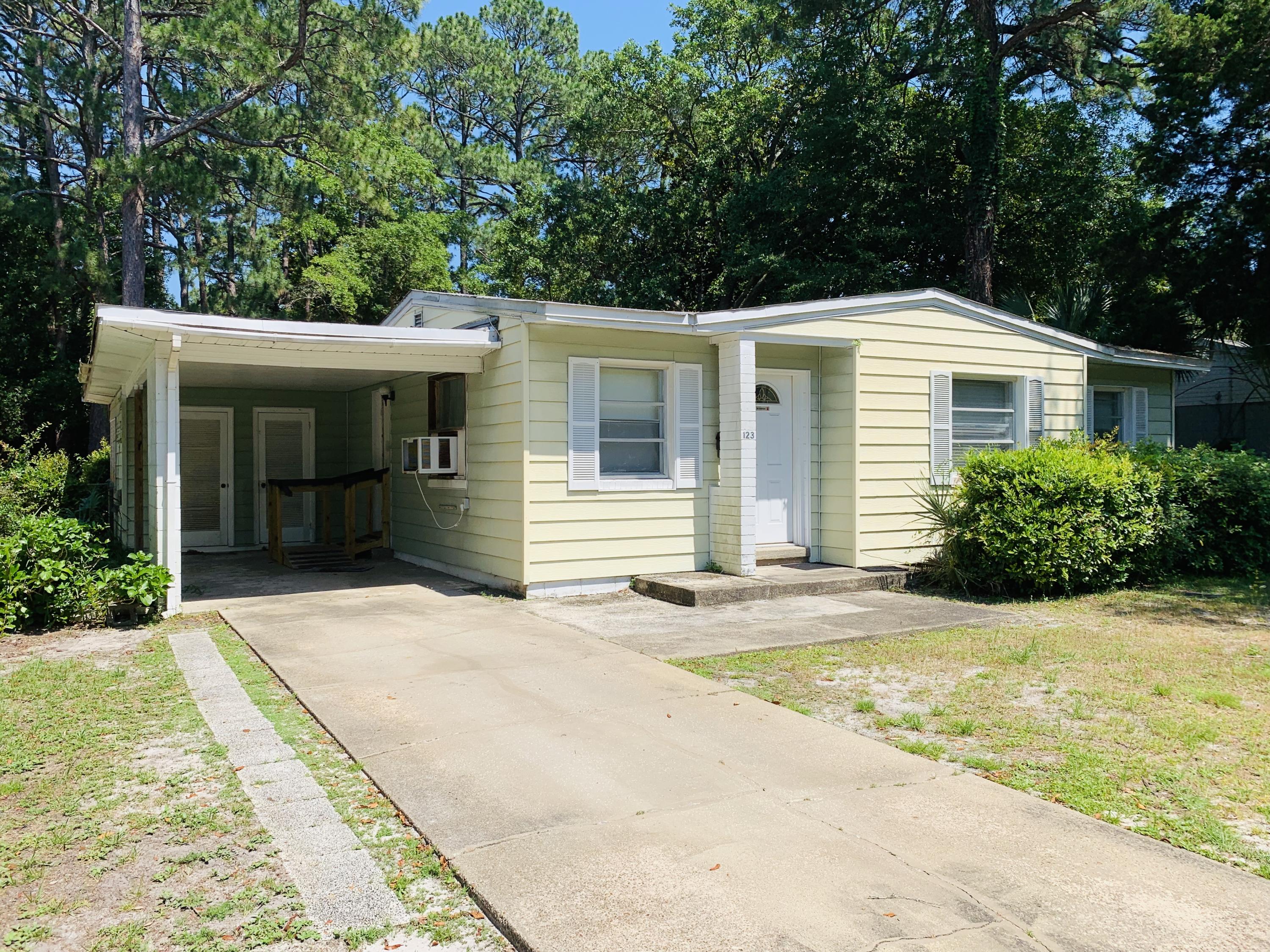 SEABREEZE ADD #2 LOT 5 BLK E - Residential