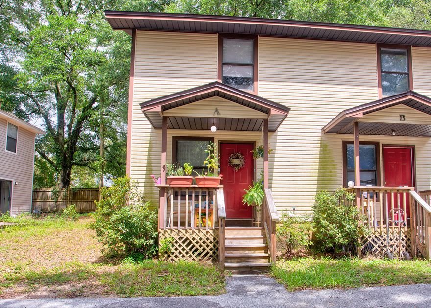 ***Home Sweet Home***Come and check out this Adorable 2 bedroom 1.5 bath END UNIT in a fantastic location! The home has laminate throughout the main floor, washer/dryer hookups, GAS water heater and GAS stove. Upstairs you have two bedrooms with plenty of STORAGE. Make an appointment with your favorite agent to see this before it is gone!