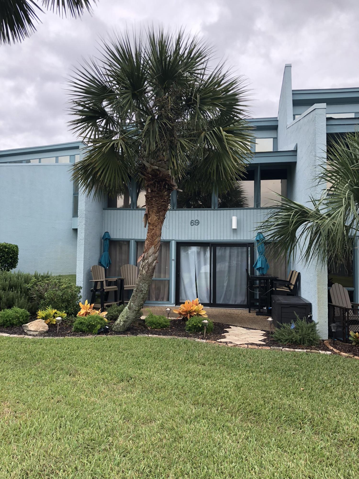 Beautifully updated and renovated throughout. Completely new kitchen, bathrooms, flooring and furniture. Gulf views from the living room. Property sold fully furnished.