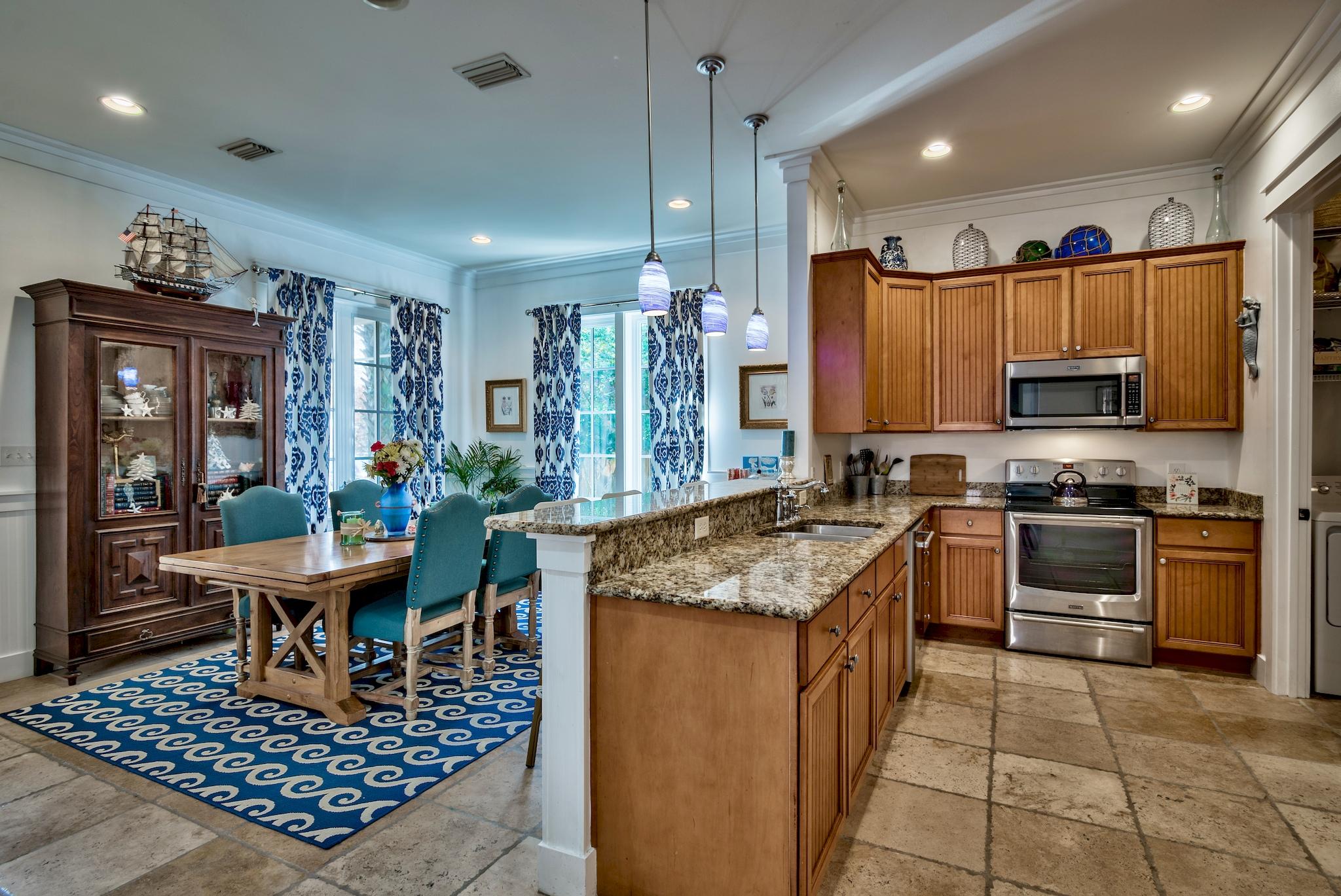 BUNGALOS AT SANDESTIN - Residential