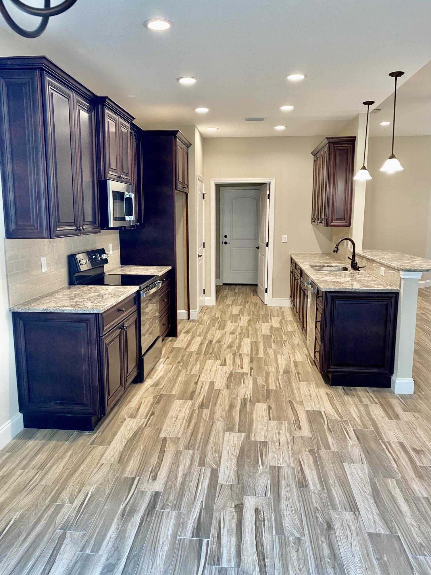 MCKENZIE MEADOWS - Residential