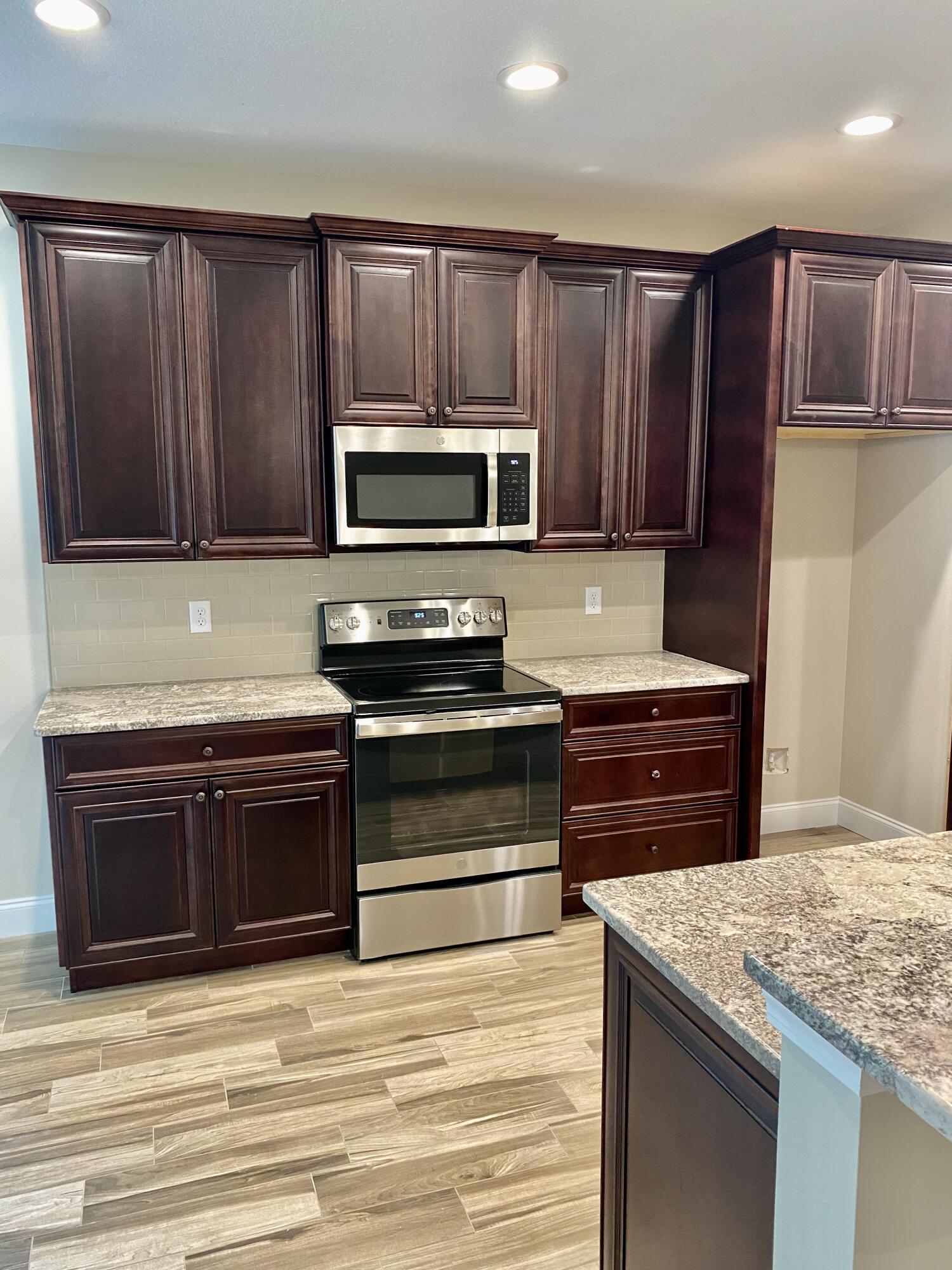 MCKENZIE MEADOWS - Residential