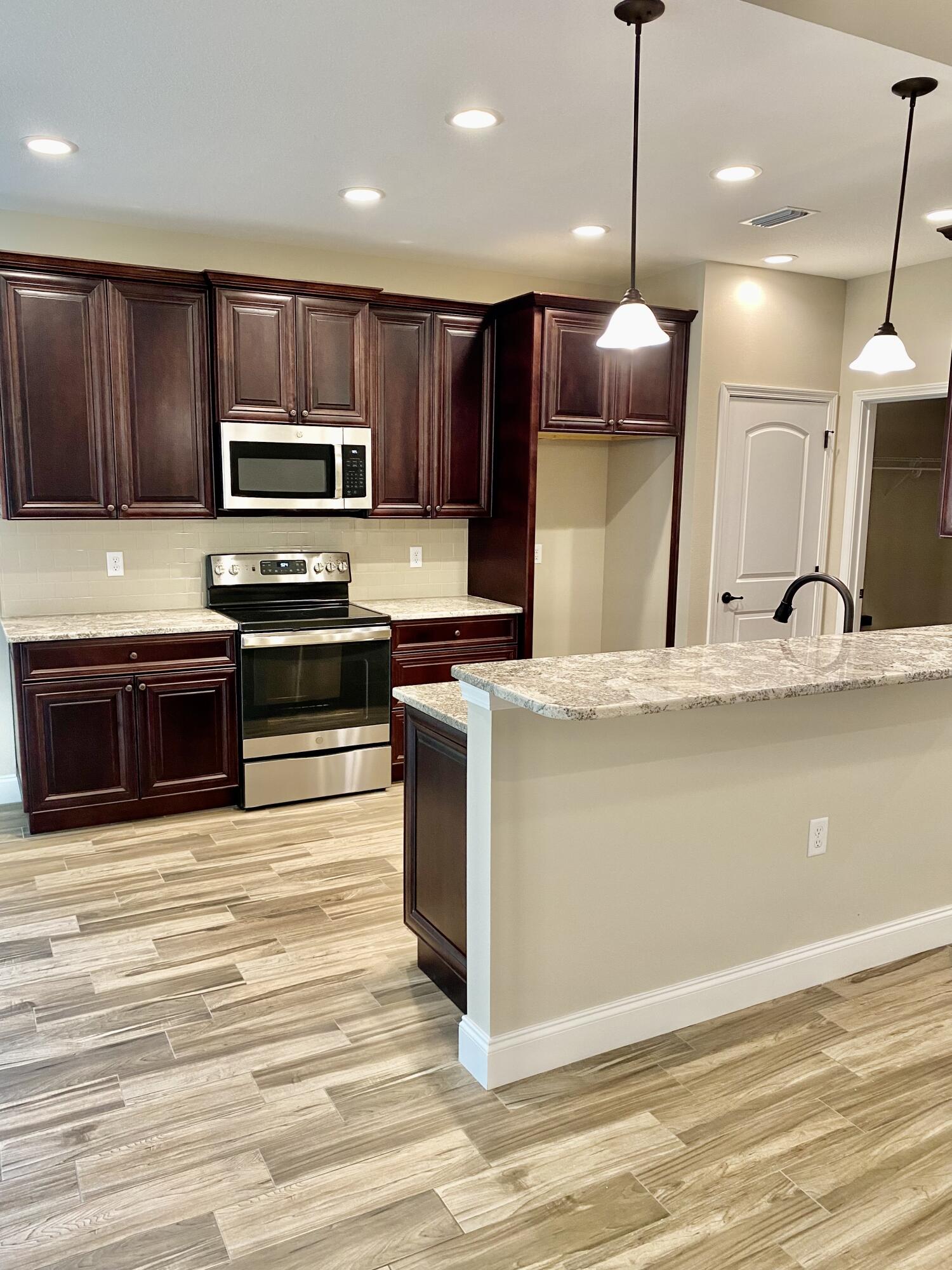 MCKENZIE MEADOWS - Residential