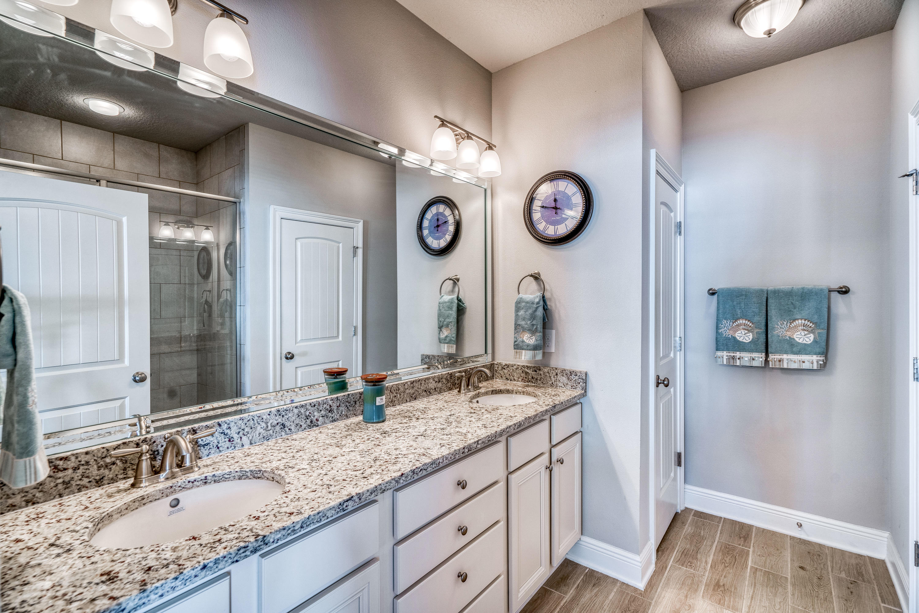 Mussett Bayou Manor - Residential