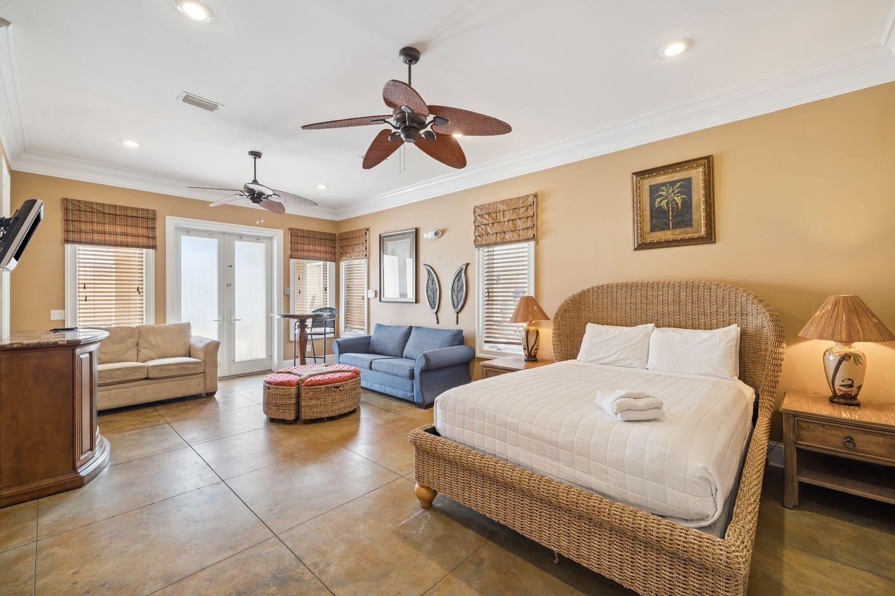 LAGUNA BEACH - Residential