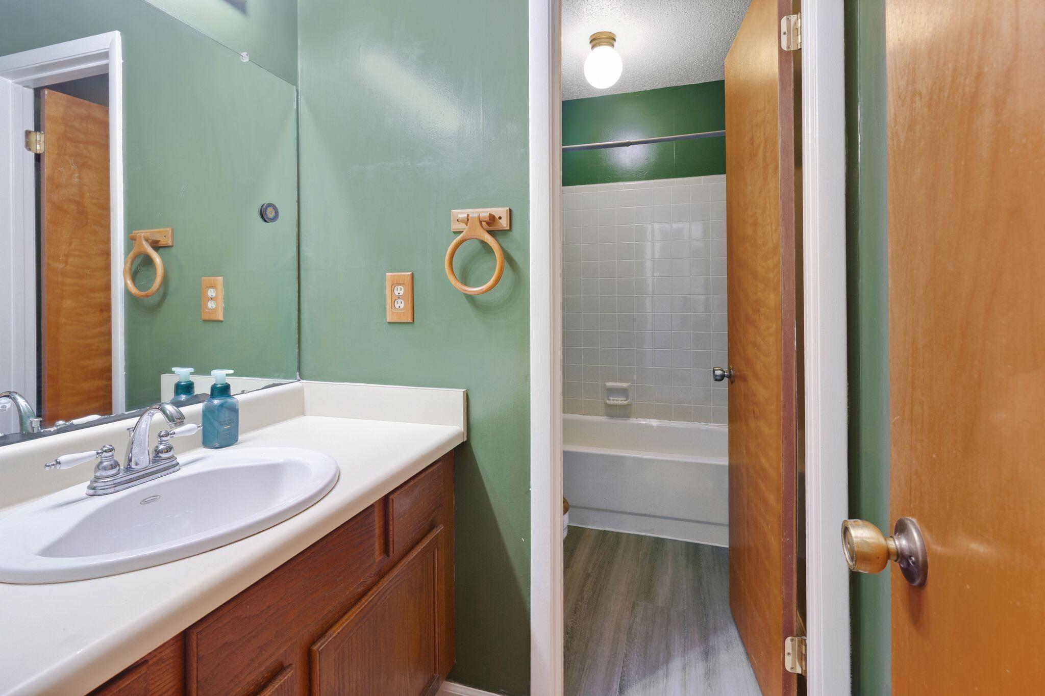 ROCKY BAYOU T/H - Residential Lease