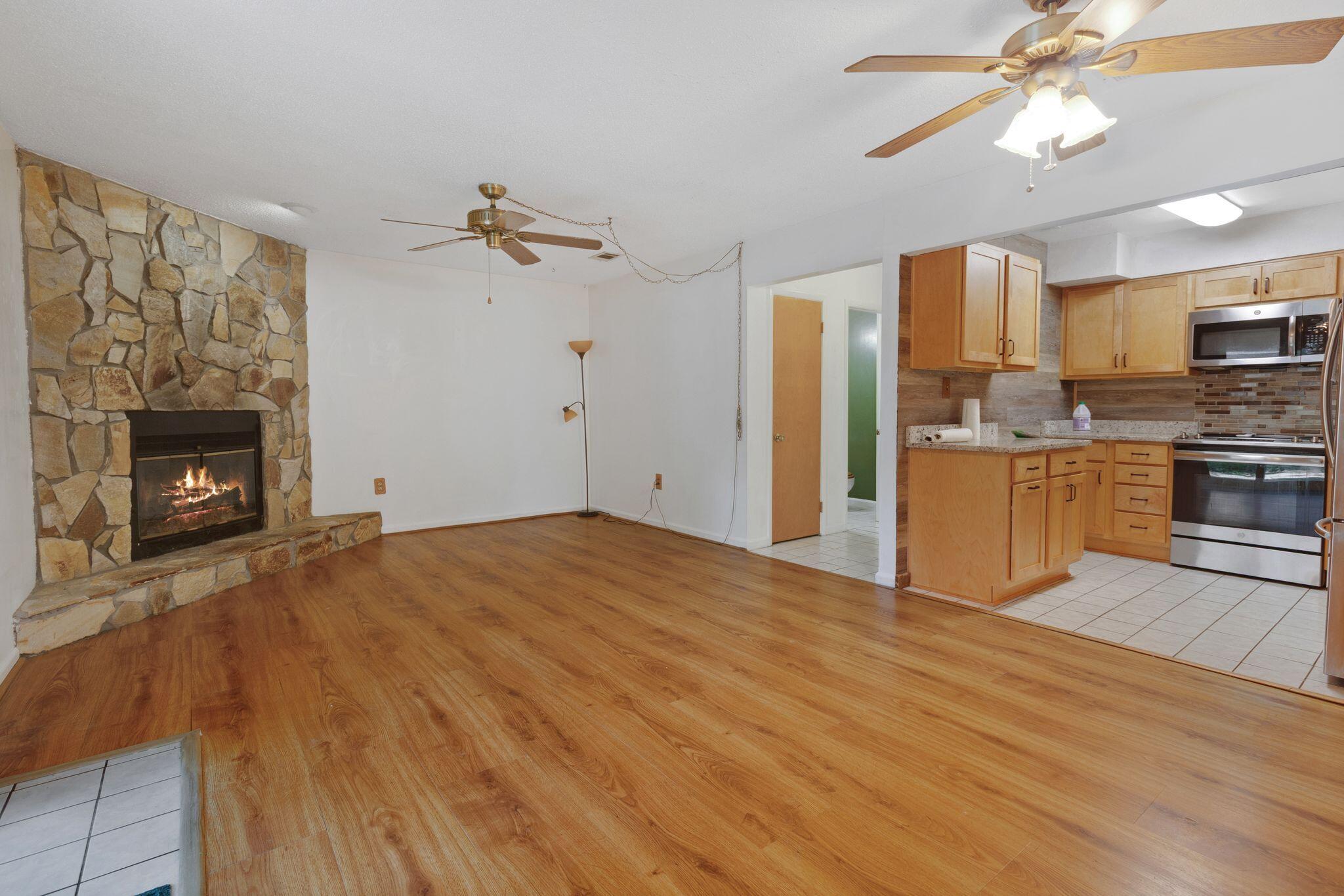 ROCKY BAYOU T/H - Residential Lease