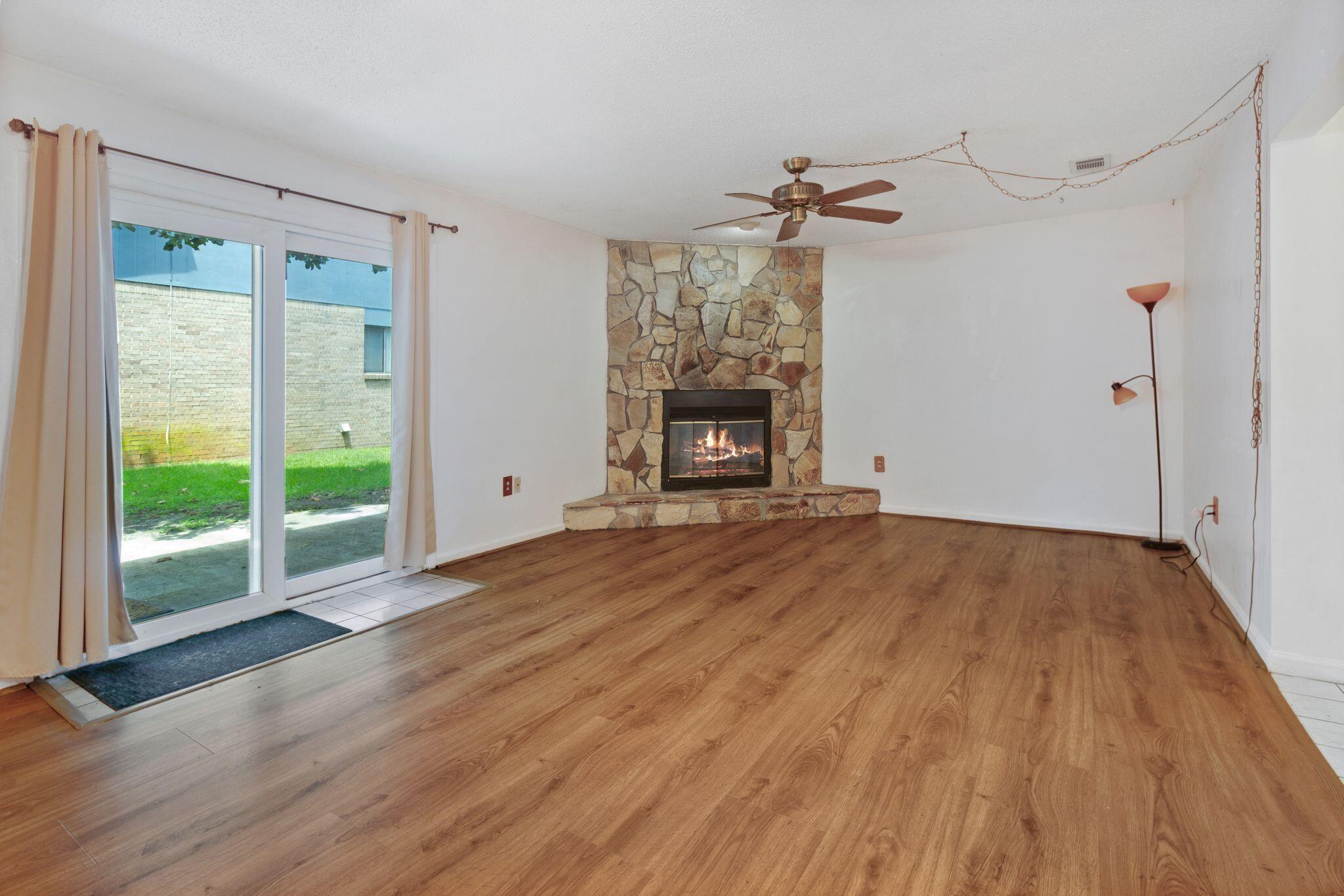 ROCKY BAYOU T/H - Residential Lease