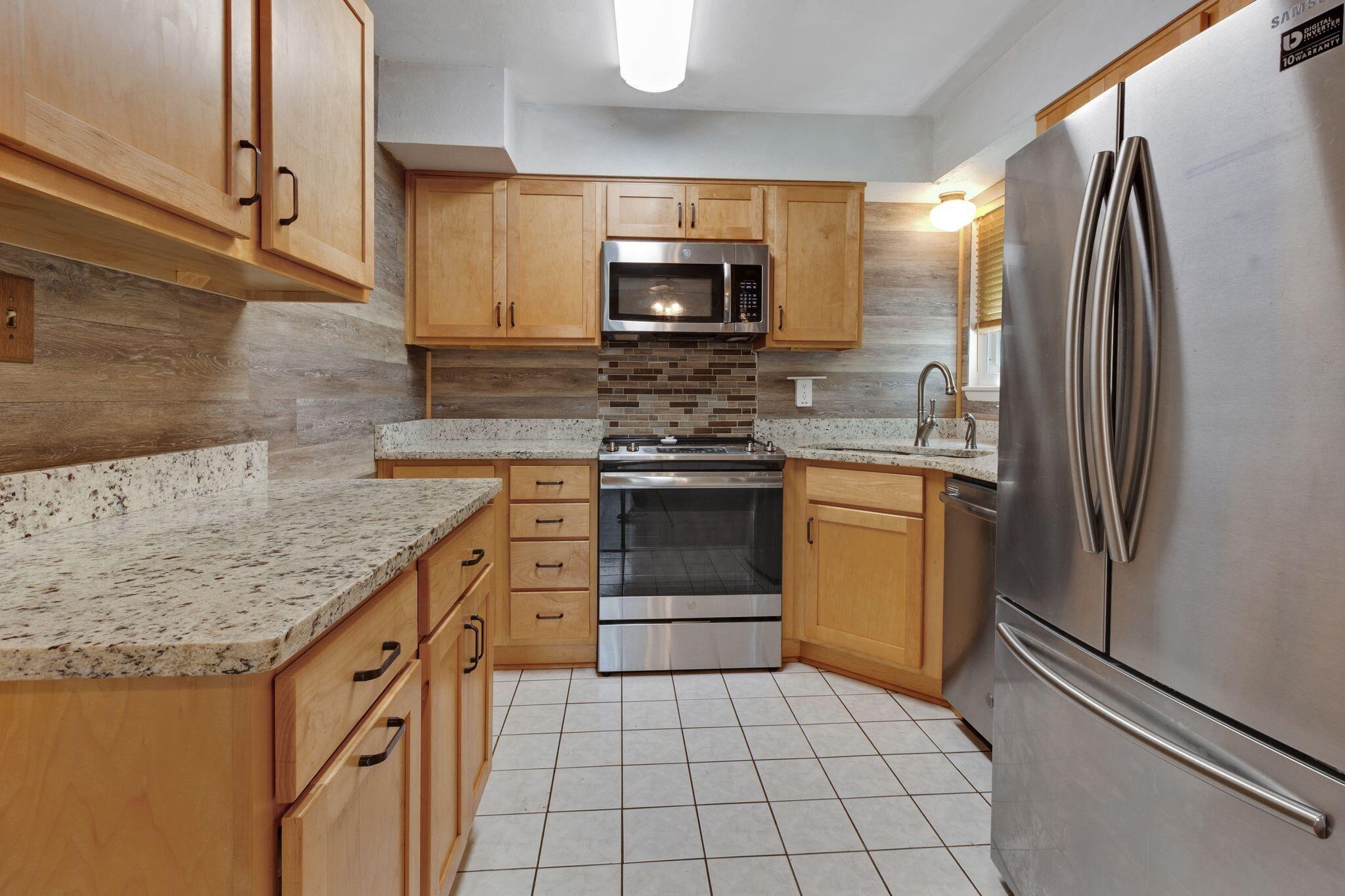 ROCKY BAYOU T/H - Residential Lease