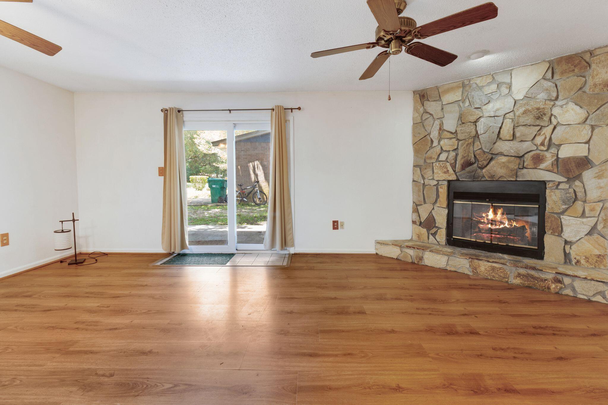 ROCKY BAYOU T/H - Residential Lease