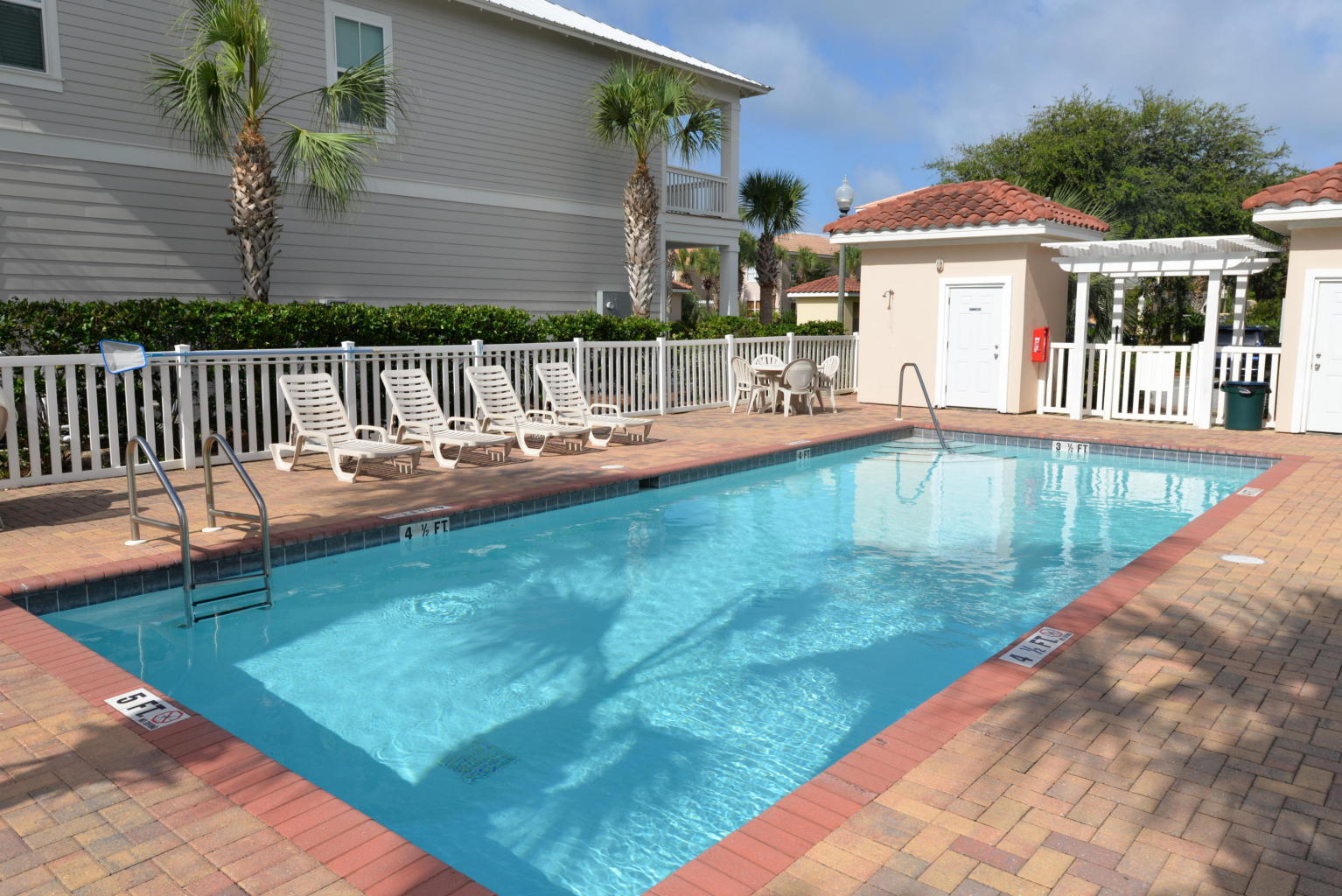 EMERALD WATERS VILLAGE - Residential