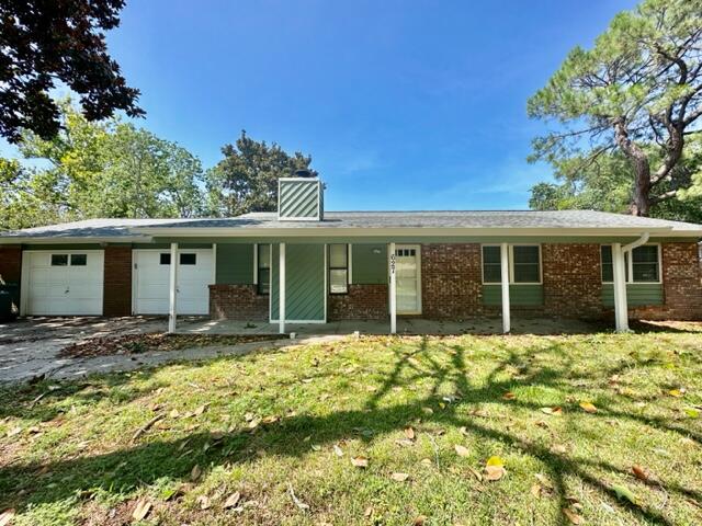 AVAIL: 8/9. S/D = $2,950. PETS ALLOWED UPON APPROVAL & W/ A PET FEE! Introducing a cozy and inviting 3-bedroom house in the desirable location of Destin, Florida. This lovely property stands out for its charming features, boasting 2 full bathrooms and plenty of natural light. The Nice 3 bedroom home offers a comfortable layout that accommodates a variety of lifestyles. Perfect for families or roommates, this home showcases a well-maintained space that's move-in ready. The location serves as a convenient base for enjoying all that sunny Destin has to offer, including miles of beautiful beaches, great restaurants, and shopping centers. Come and experience the best of Destin living and make this charming house your next home! Reach out to us today to schedule a tour of this lovely property.