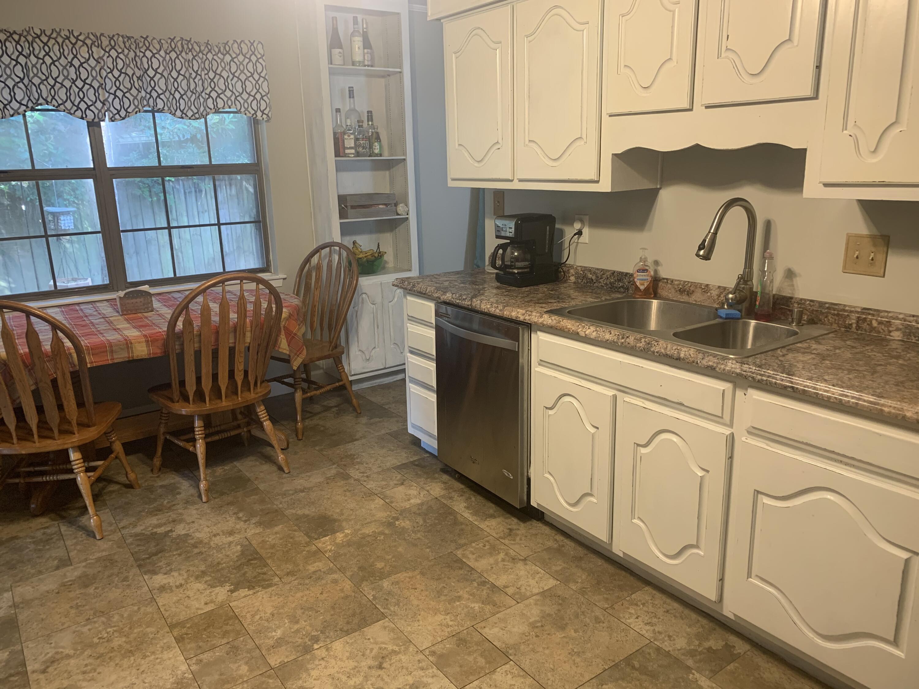 BERKSHIRE WOODS - Residential Lease
