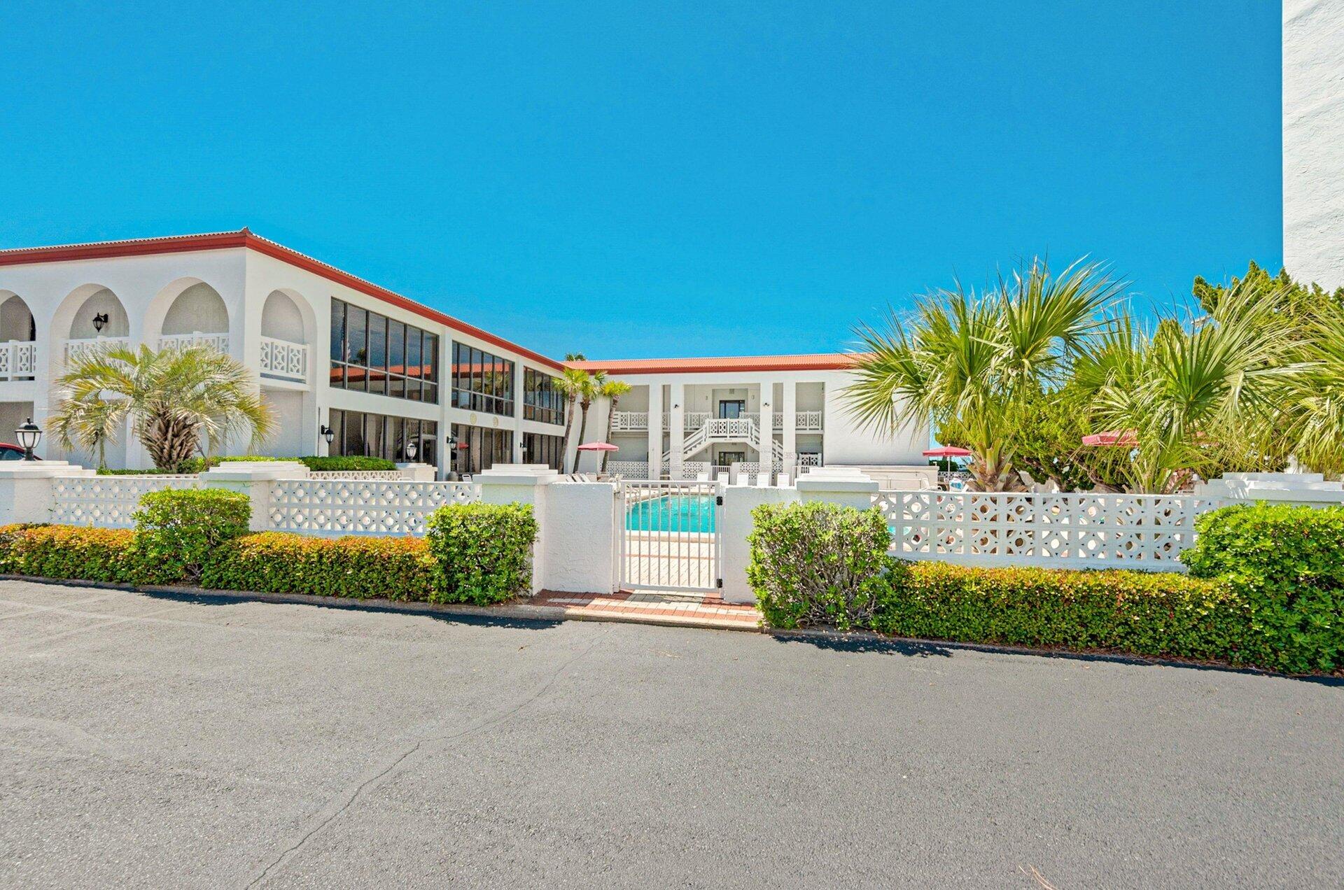 EL MATADOR CONDO - Residential