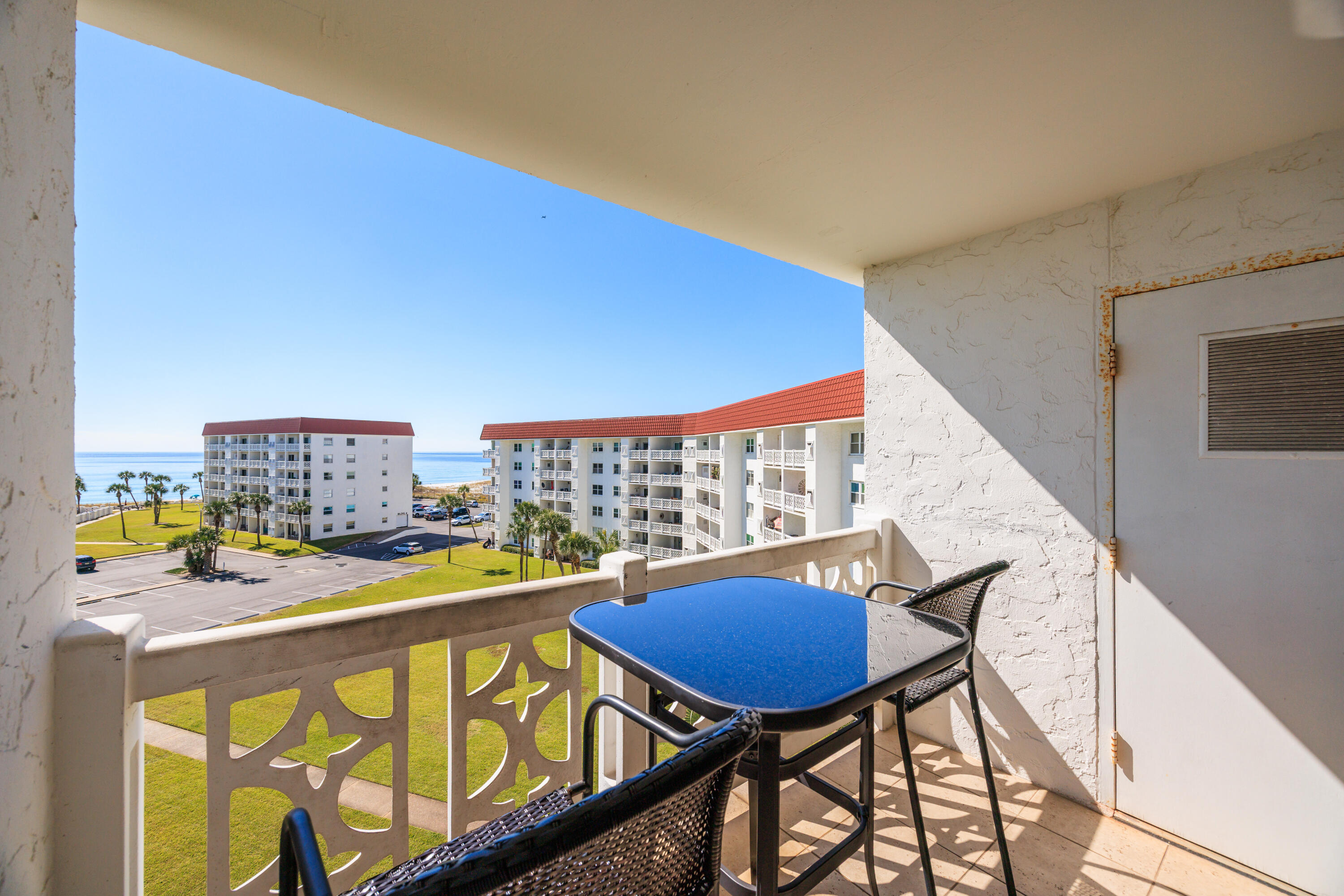 EL MATADOR CONDO - Residential