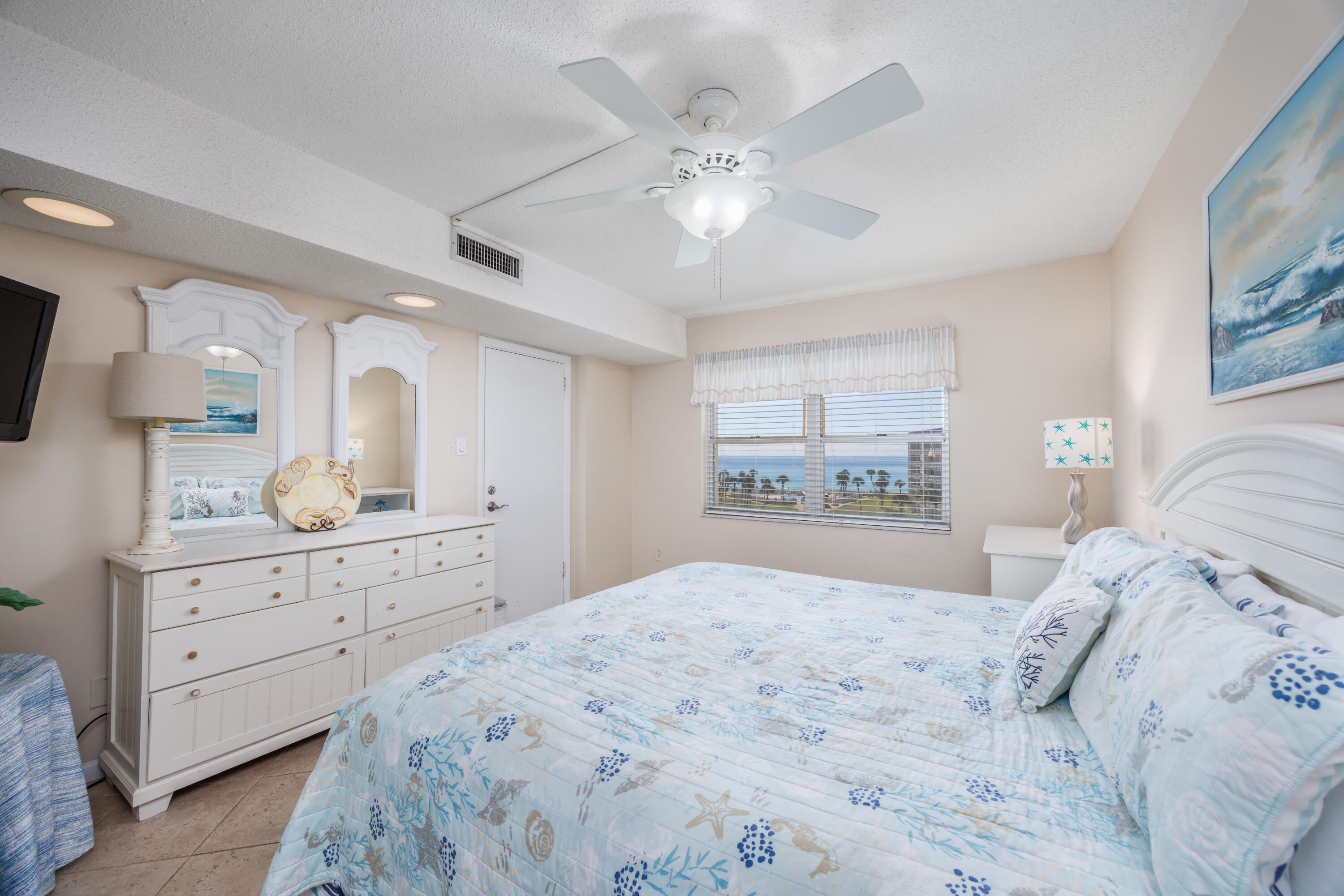 EL MATADOR CONDO - Residential