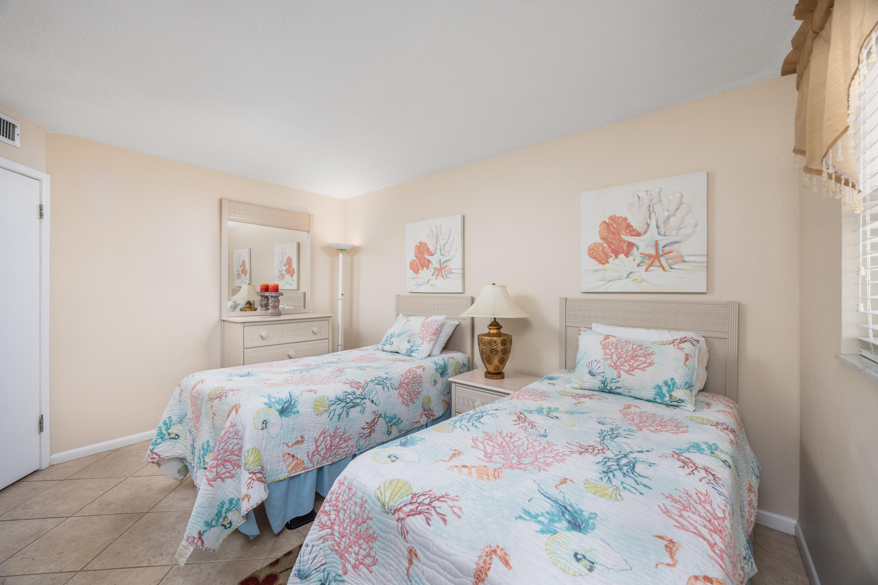 EL MATADOR CONDO - Residential