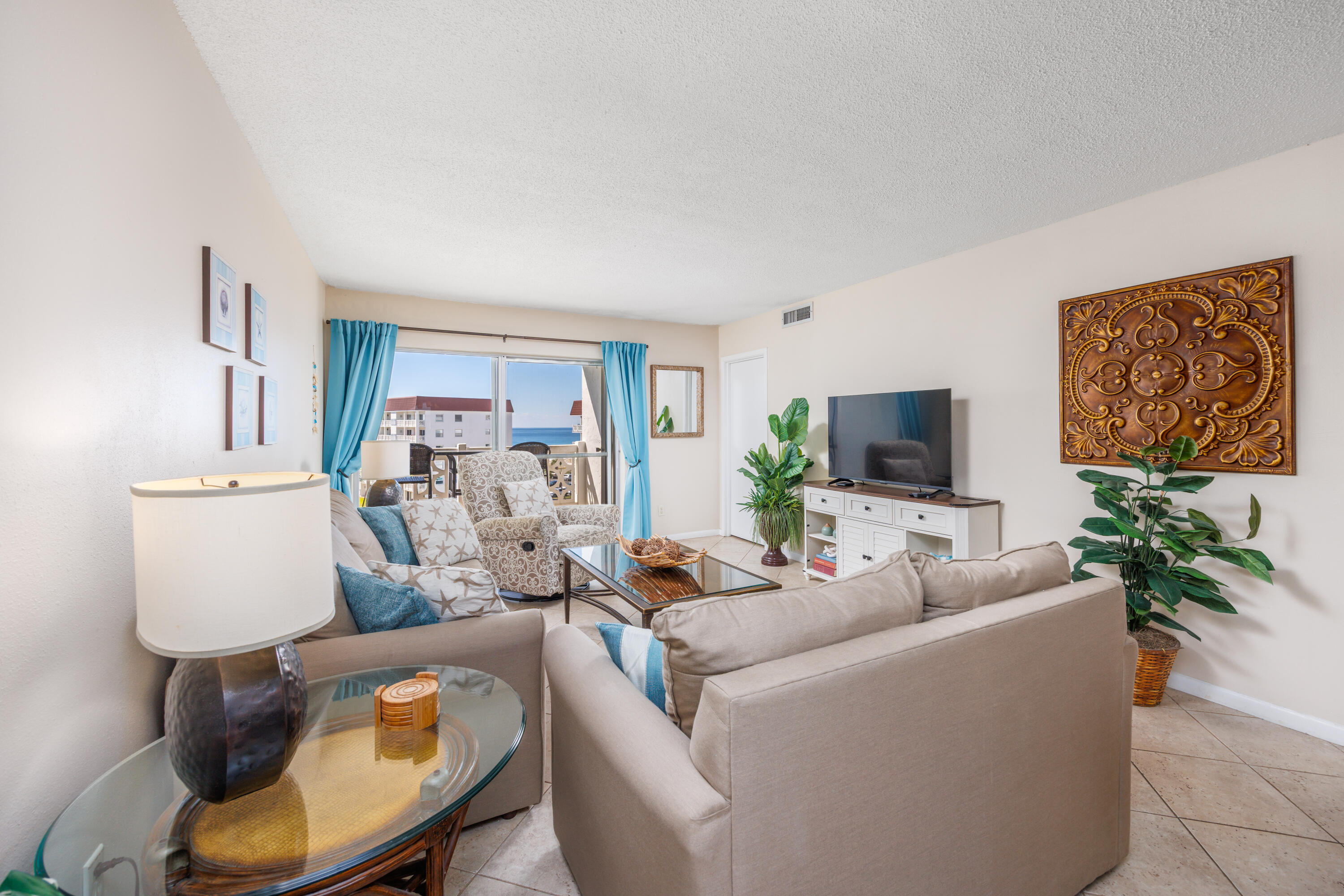 EL MATADOR CONDO - Residential