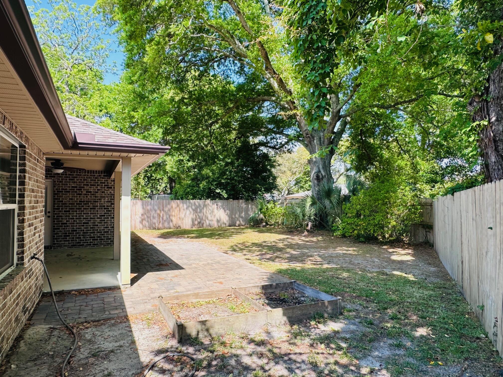 RE S/D PART ELLIOTT PT LOT 4 BLK A - Residential