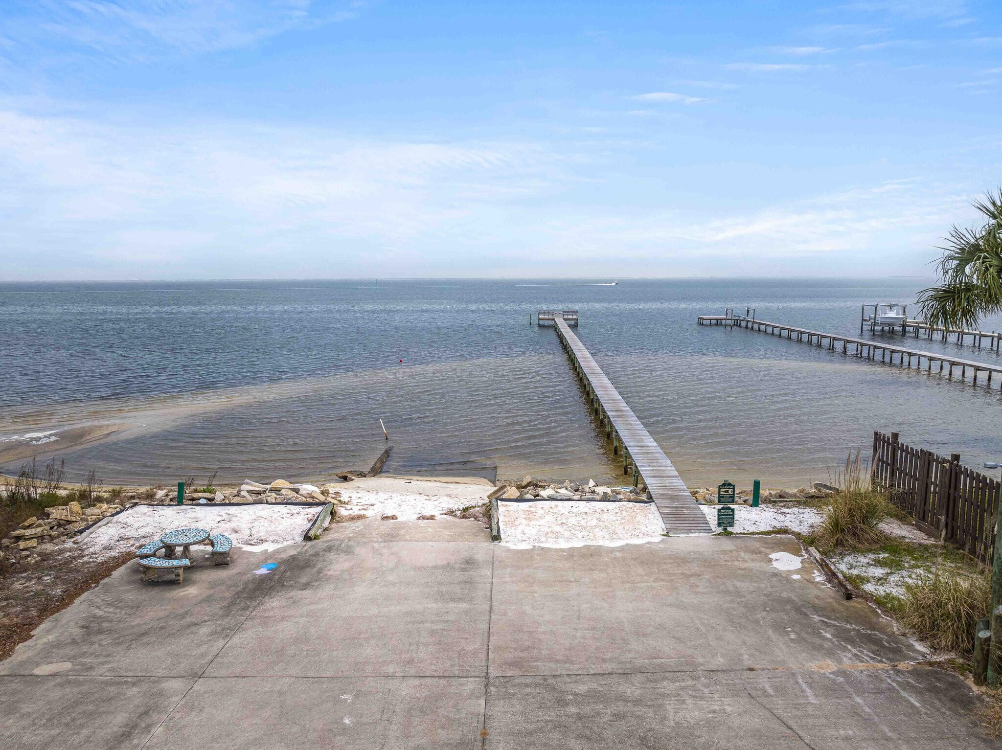 SMUGGLERS COVE - Residential