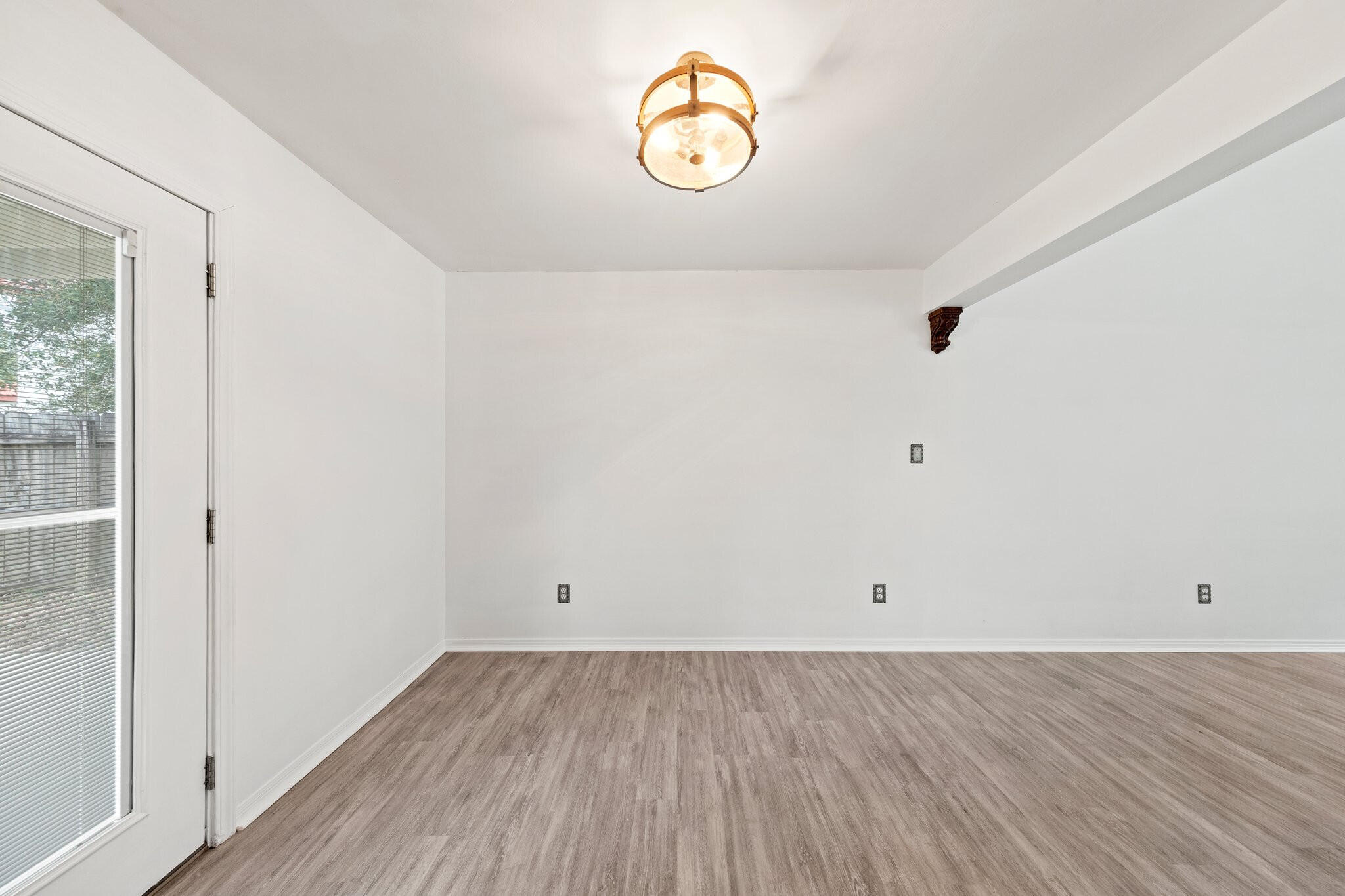 SMUGGLERS COVE - Residential